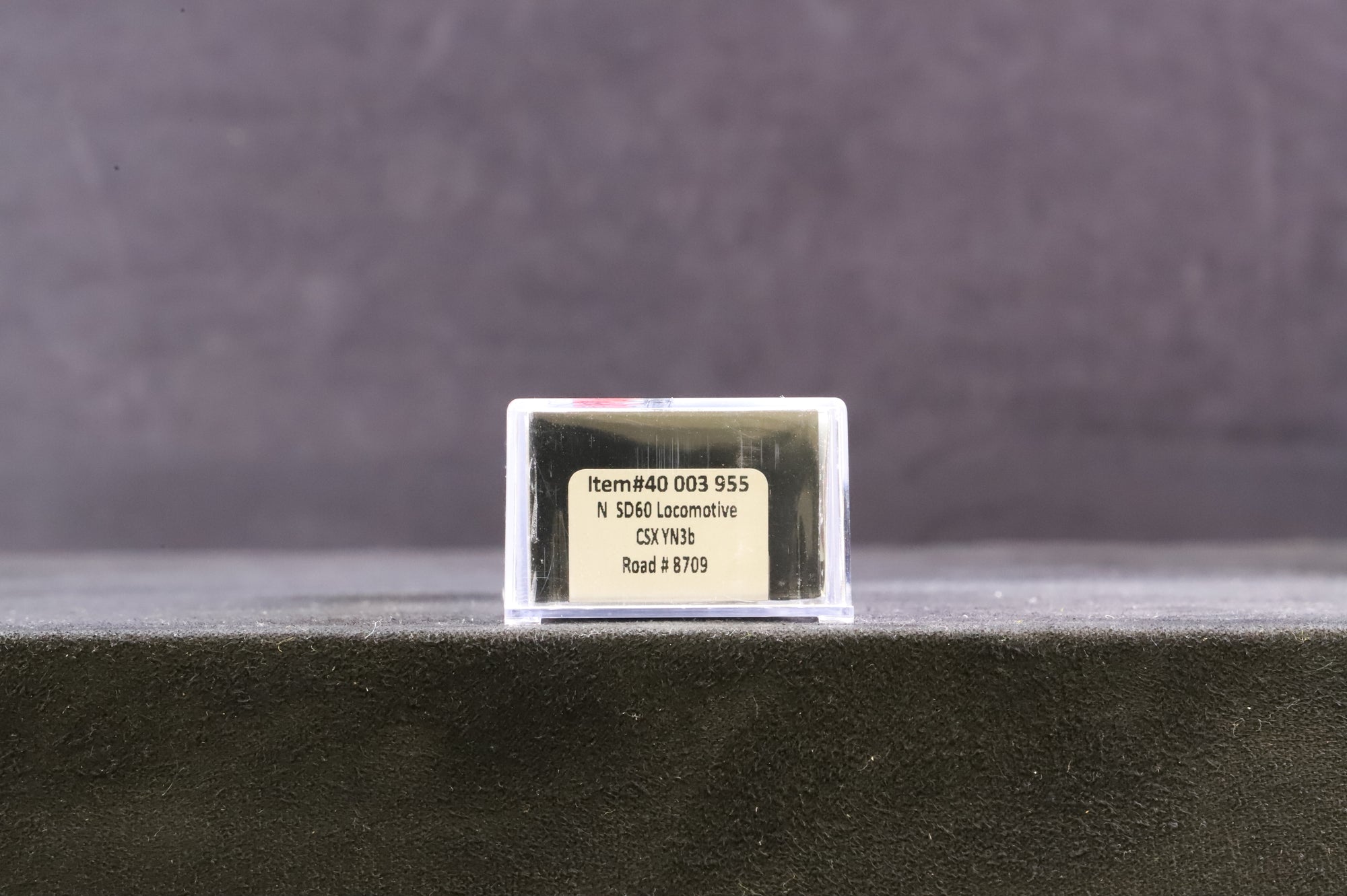 Atlas N Gauge 40-003-955 SD60 No.8709 in CSX Livery