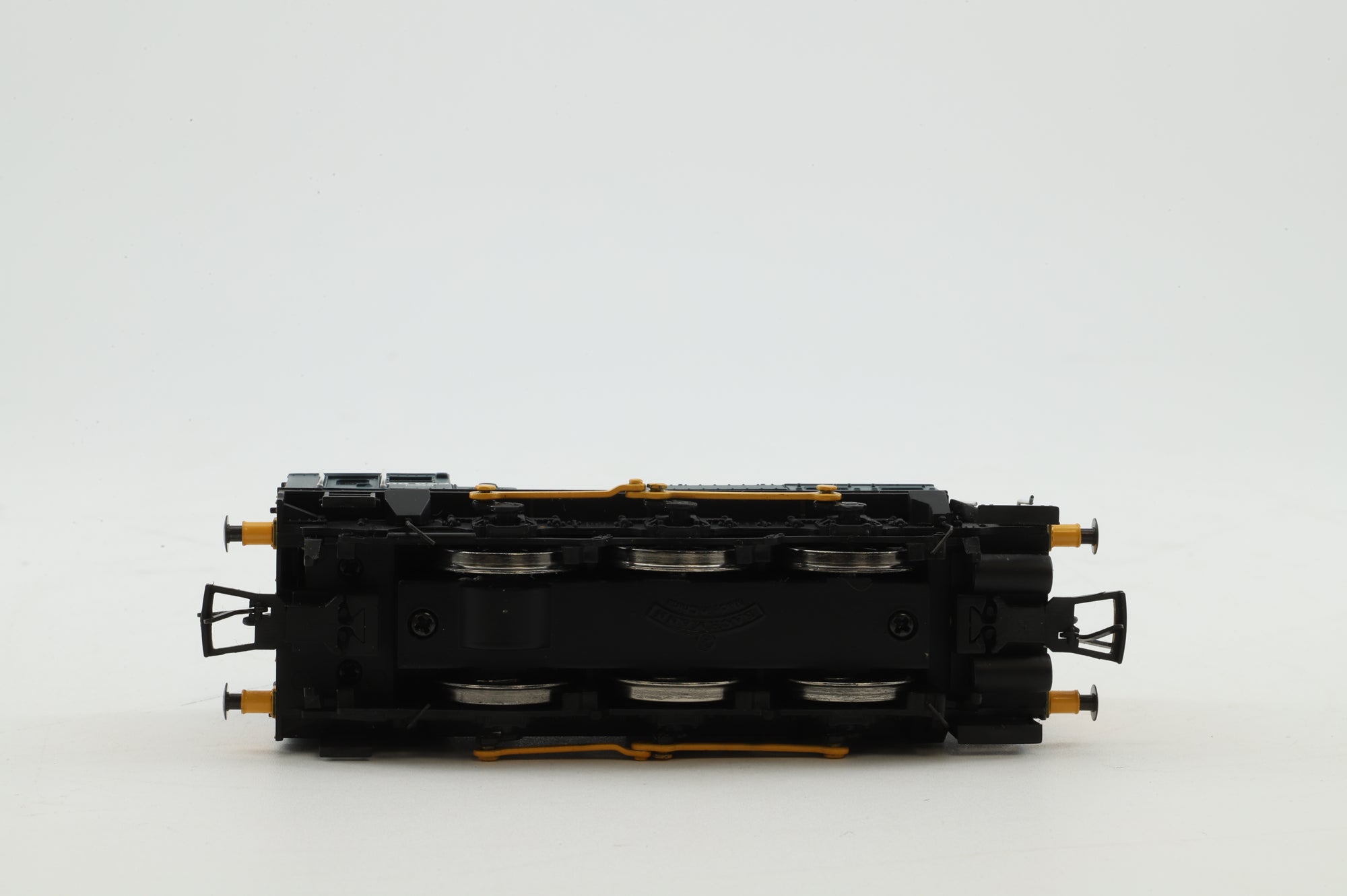 Bachmann OO 32-102 Class 08 08623 in BR Blue w/ Wasp Stripes