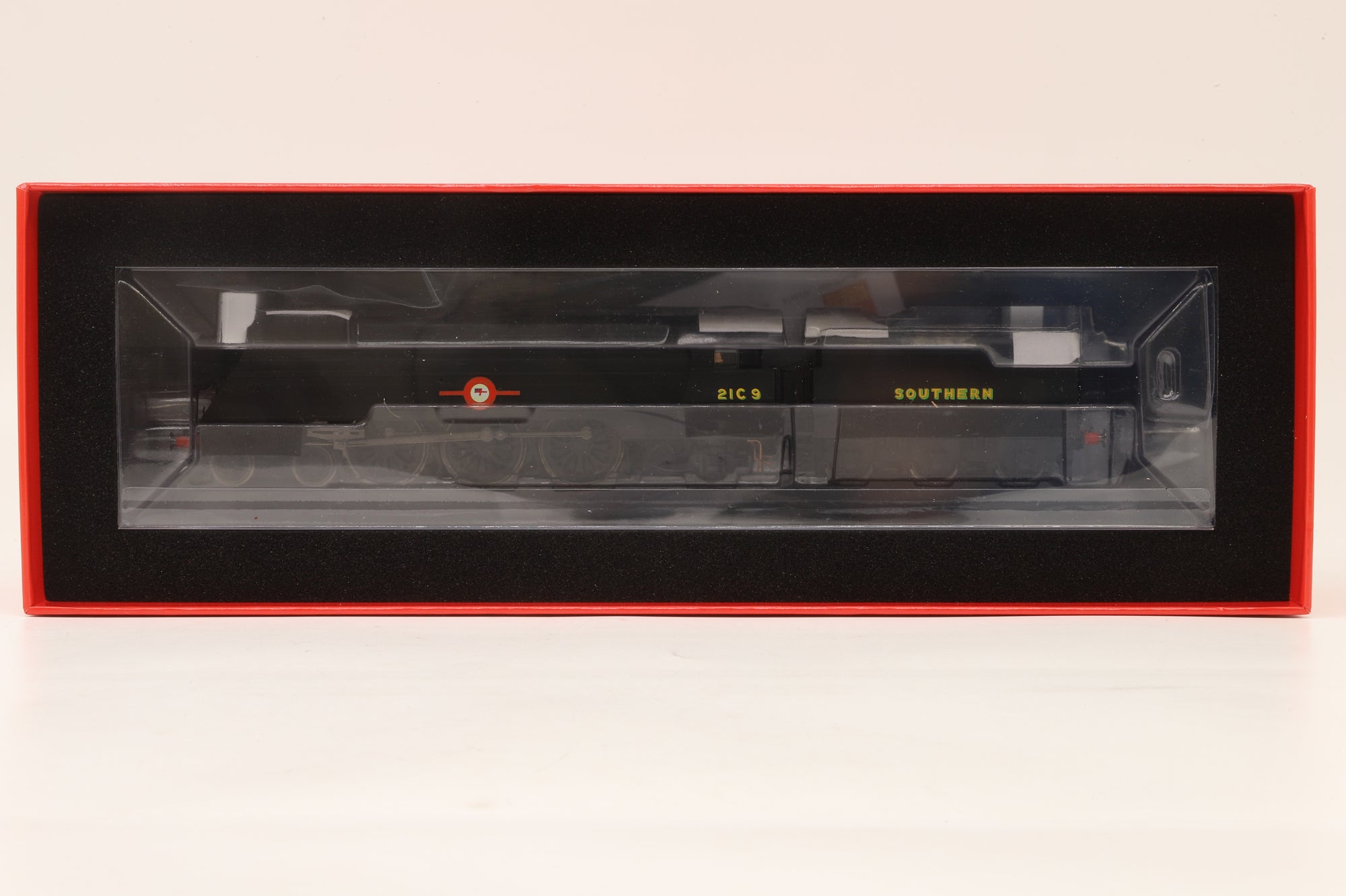 Hornby OO R30455 Merchant Navy Class '21C9' 'Shaw Savill' SR Black