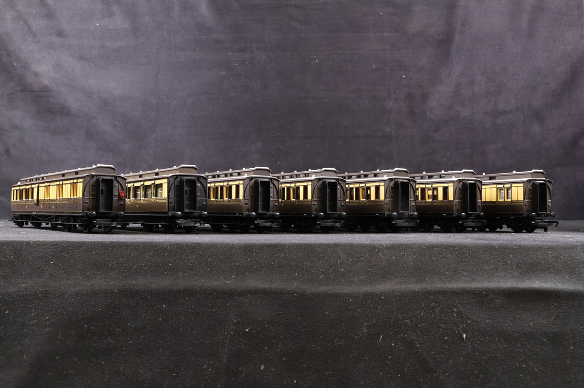 Hornby OO Rake of 7 GWR Clerestory Coaches