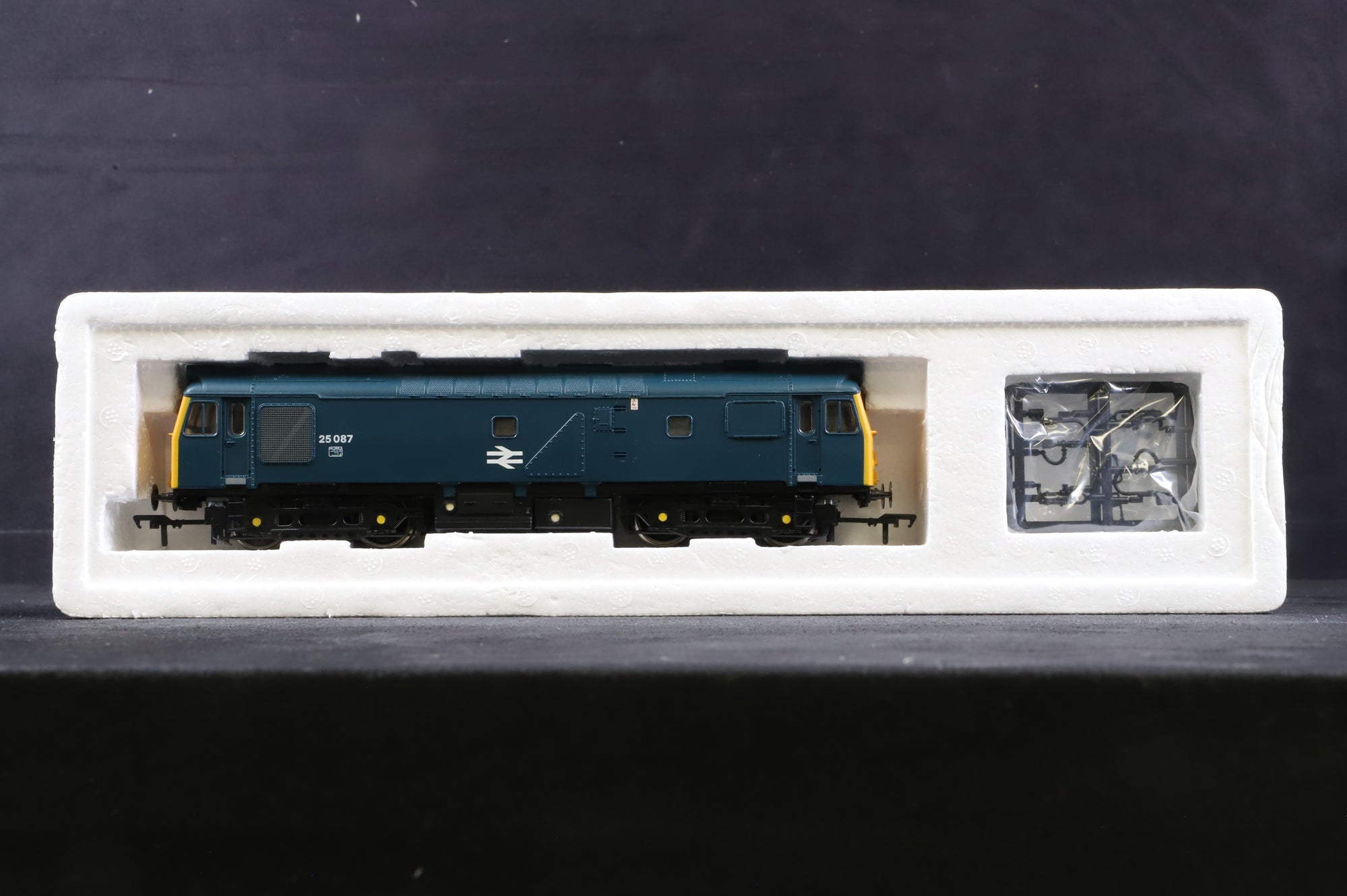 Bachmann OO 32-410 Class 25/2 25087 in BR Blue