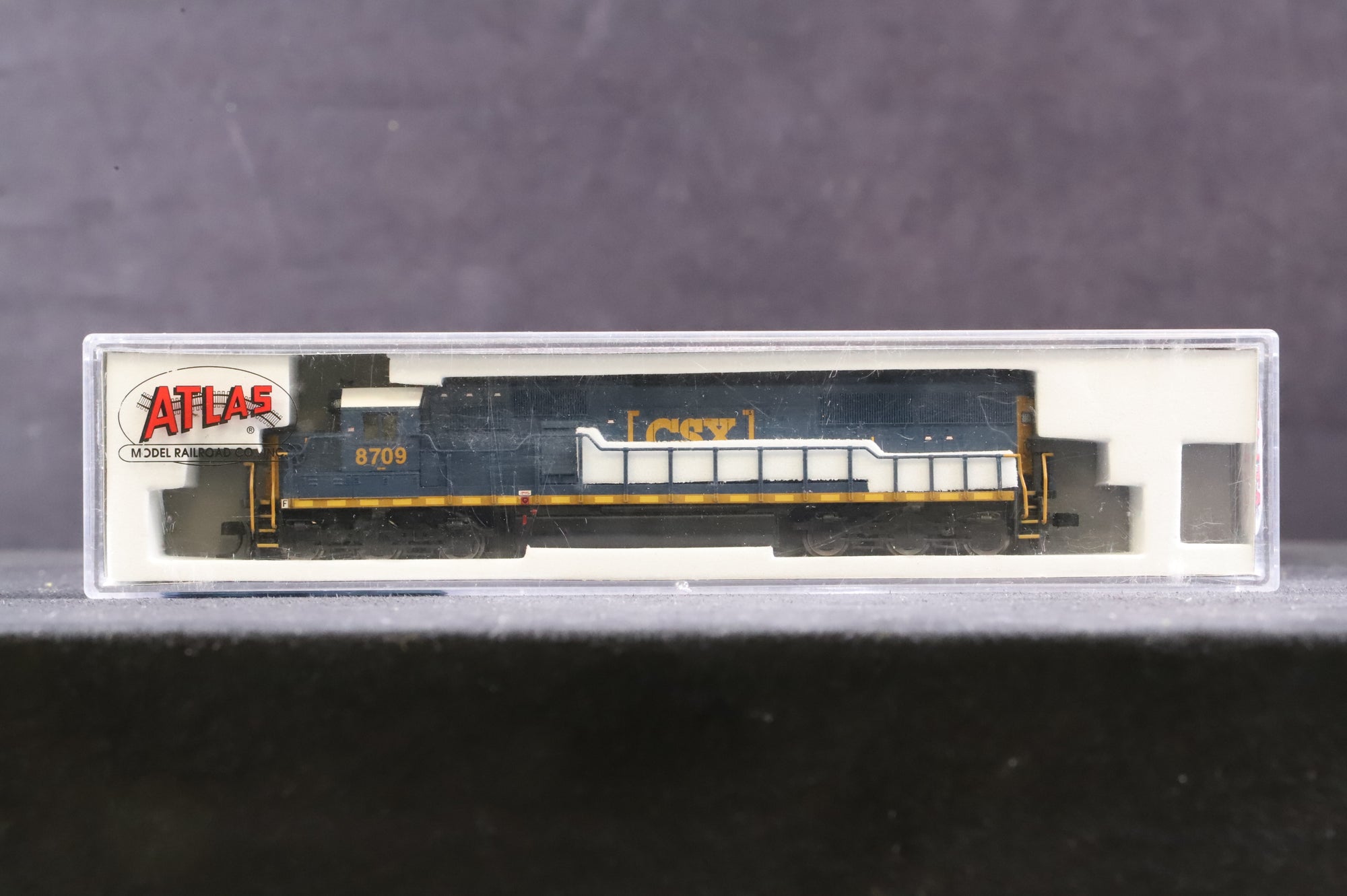 Atlas N Gauge 40-003-955 SD60 No.8709 in CSX Livery
