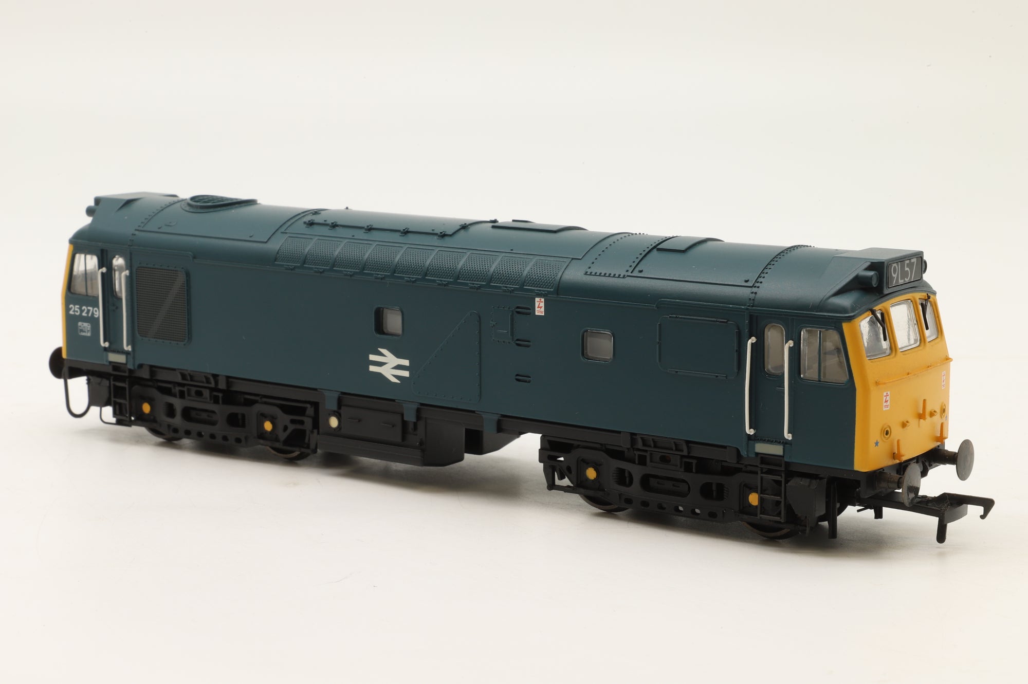 Bachmann OO Class 25 '25279' BR Blue