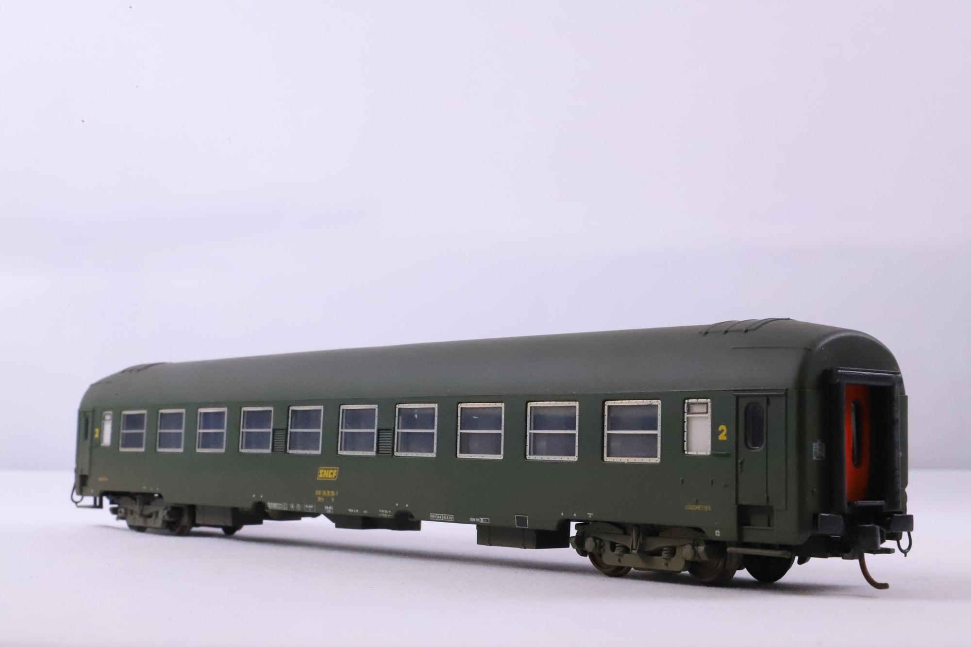 Roco HO Rake Of 3 SNCF Green Coaches Weathered Inc. 44600, 44214B & 44212B