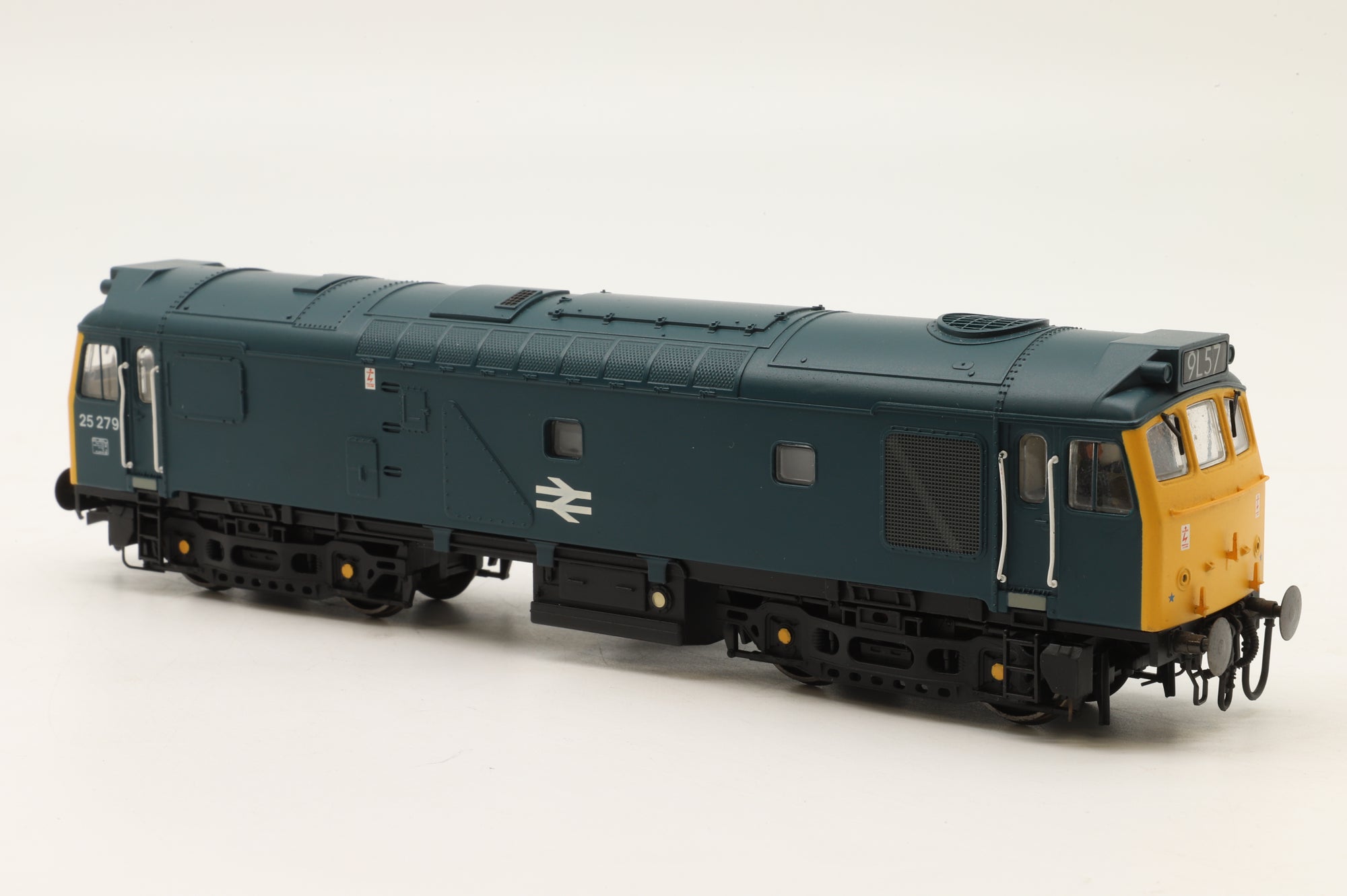 Bachmann OO Class 25 '25279' BR Blue