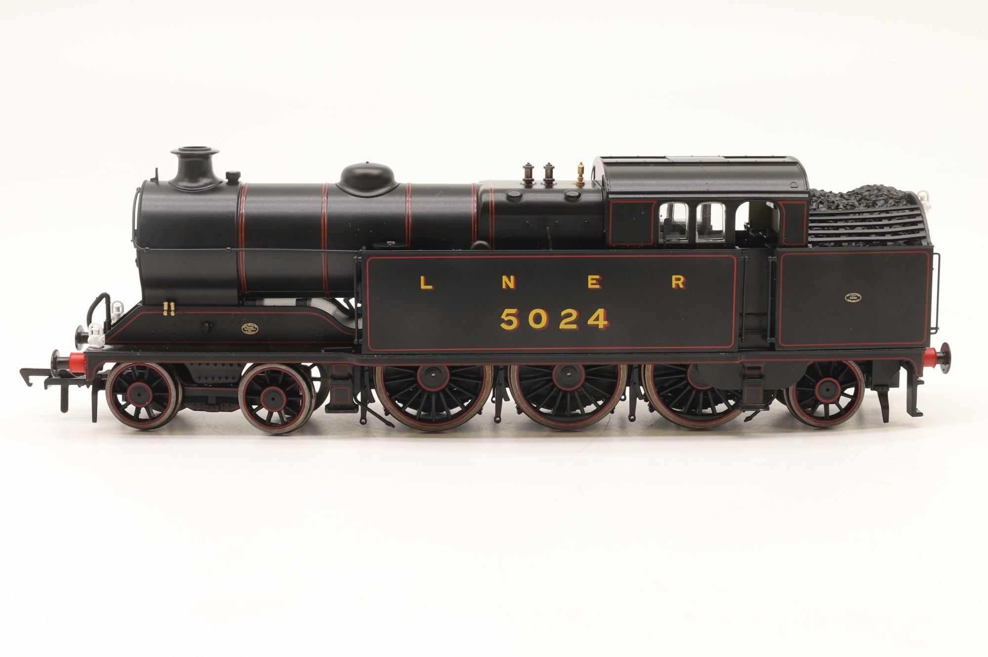 Sonic Models OO S4101-05 LNER A5 Black with Red Lining '5024'