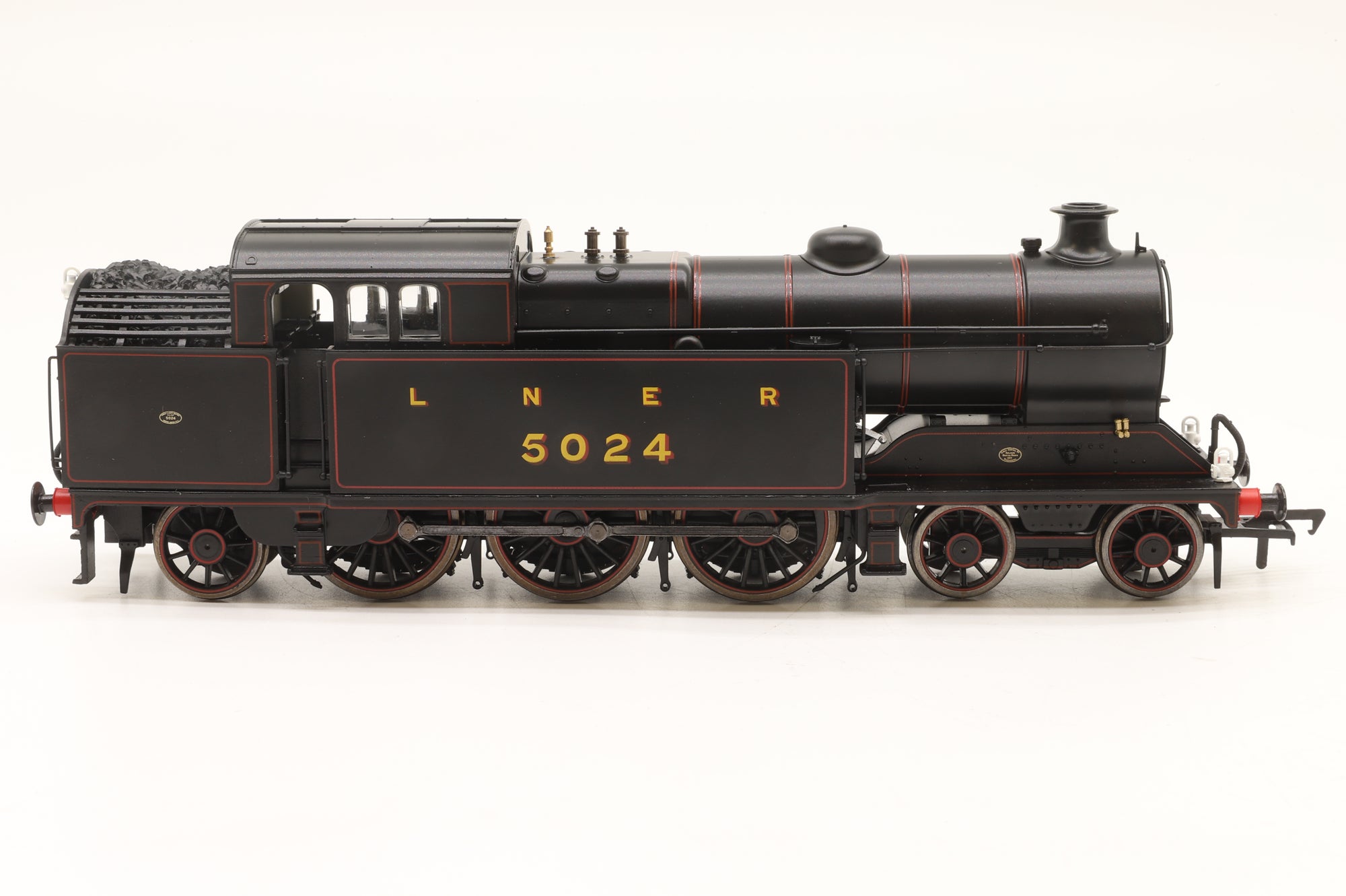 Sonic Models OO S4101-05 LNER A5 Black with Red Lining '5024'