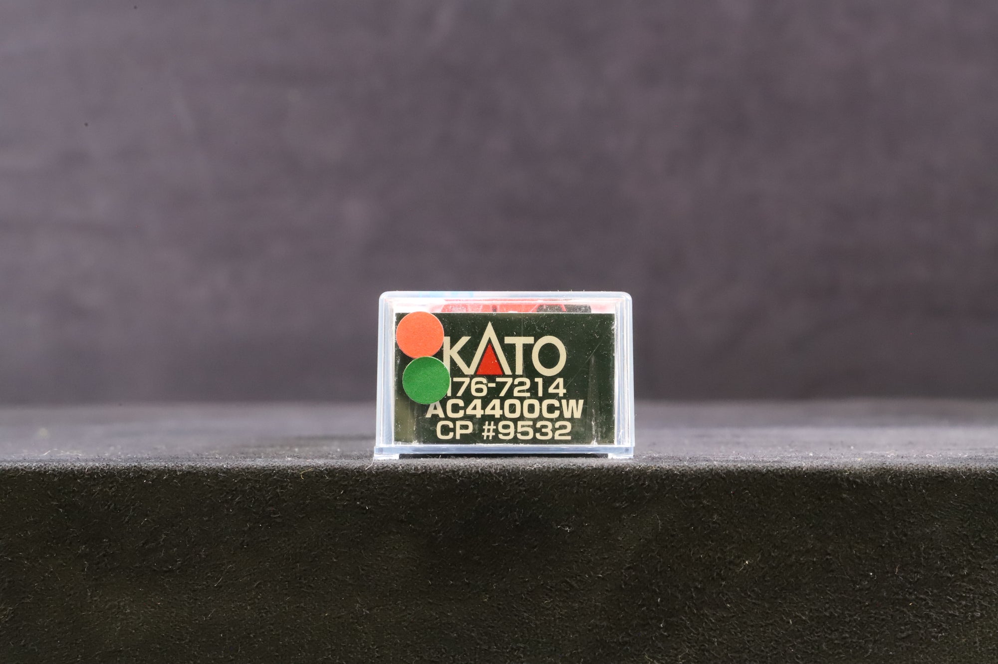 Kato N Gauge 176-7214 AC4400CW No.9532 in Canadian Pacific Red