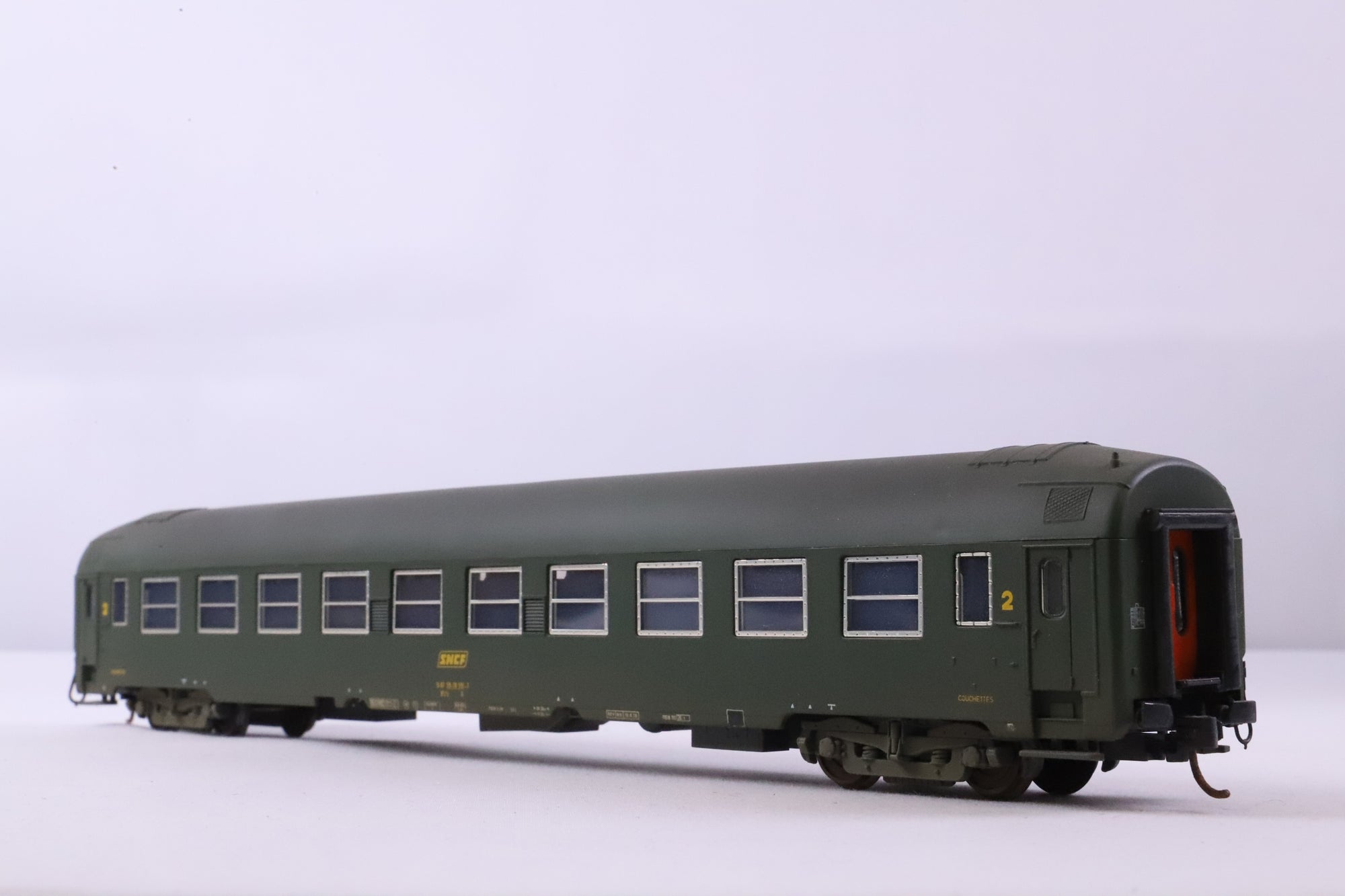 Roco HO Rake Of 3 SNCF Green Coaches Weathered Inc. 44600, 44214B & 44212B