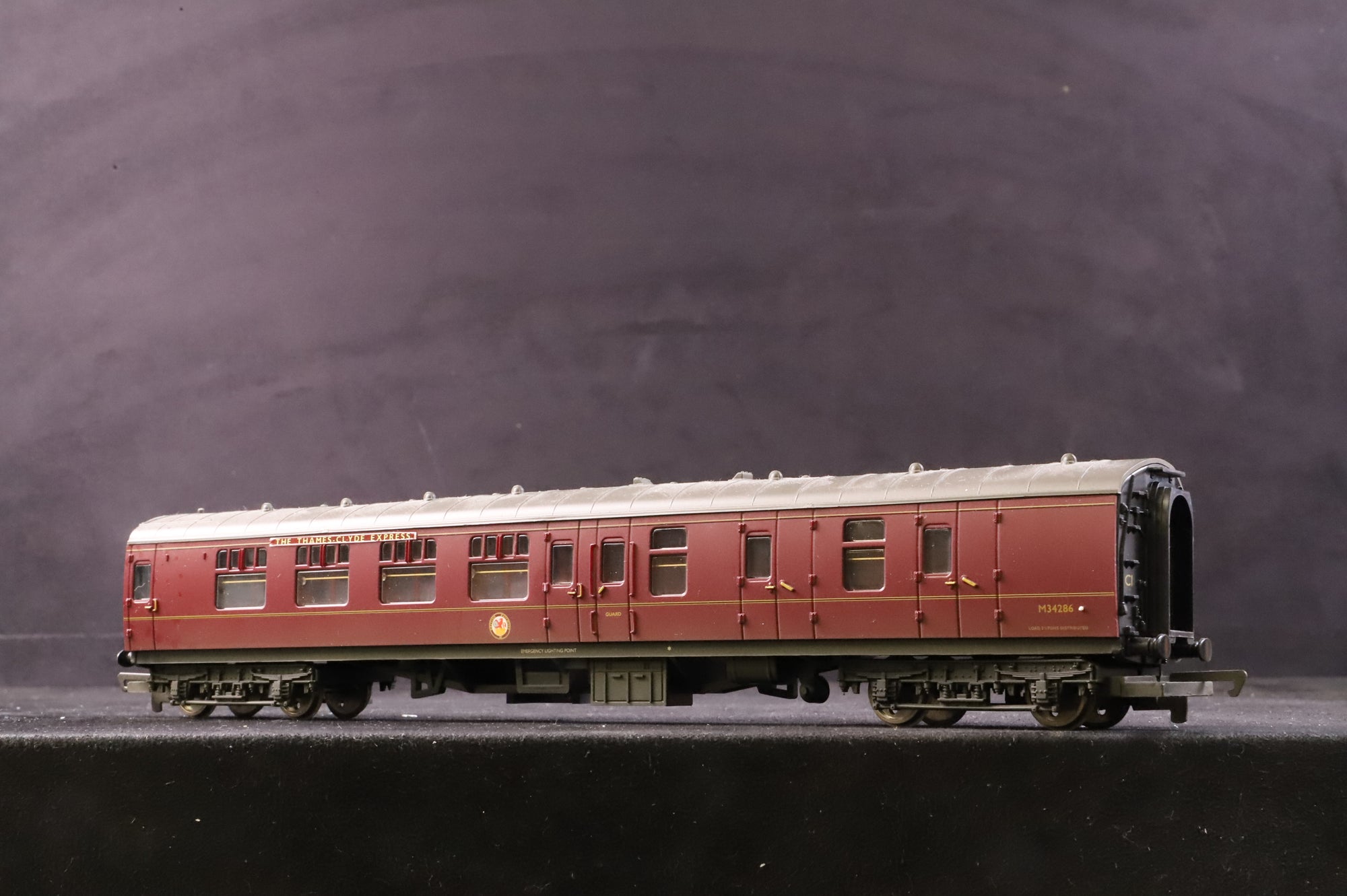 Hornby OO R2329M Thames - Clyde Express Train Pack Ltd Ed 1264/ 1500
