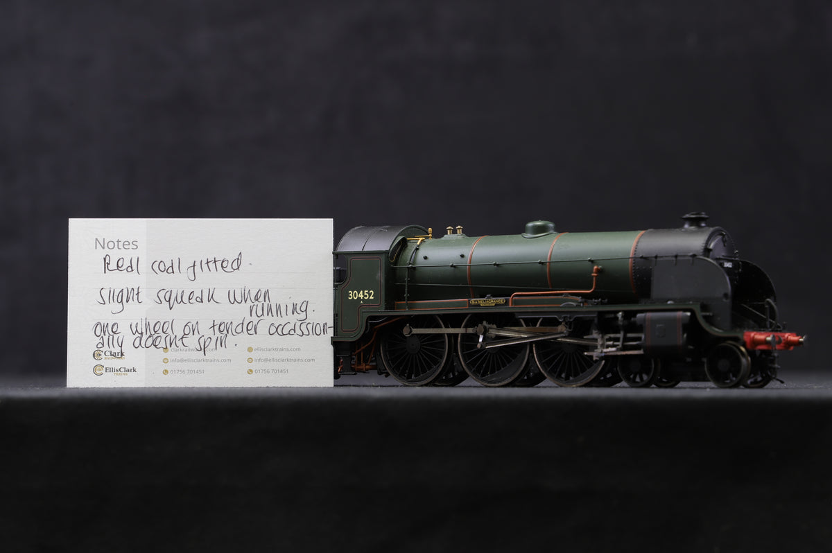 Hornby OO R2905 BR 4-6-0 Class N15 &#39;30452&#39; &#39;Sir Meliagrance&#39; BR Lined Green E/C
