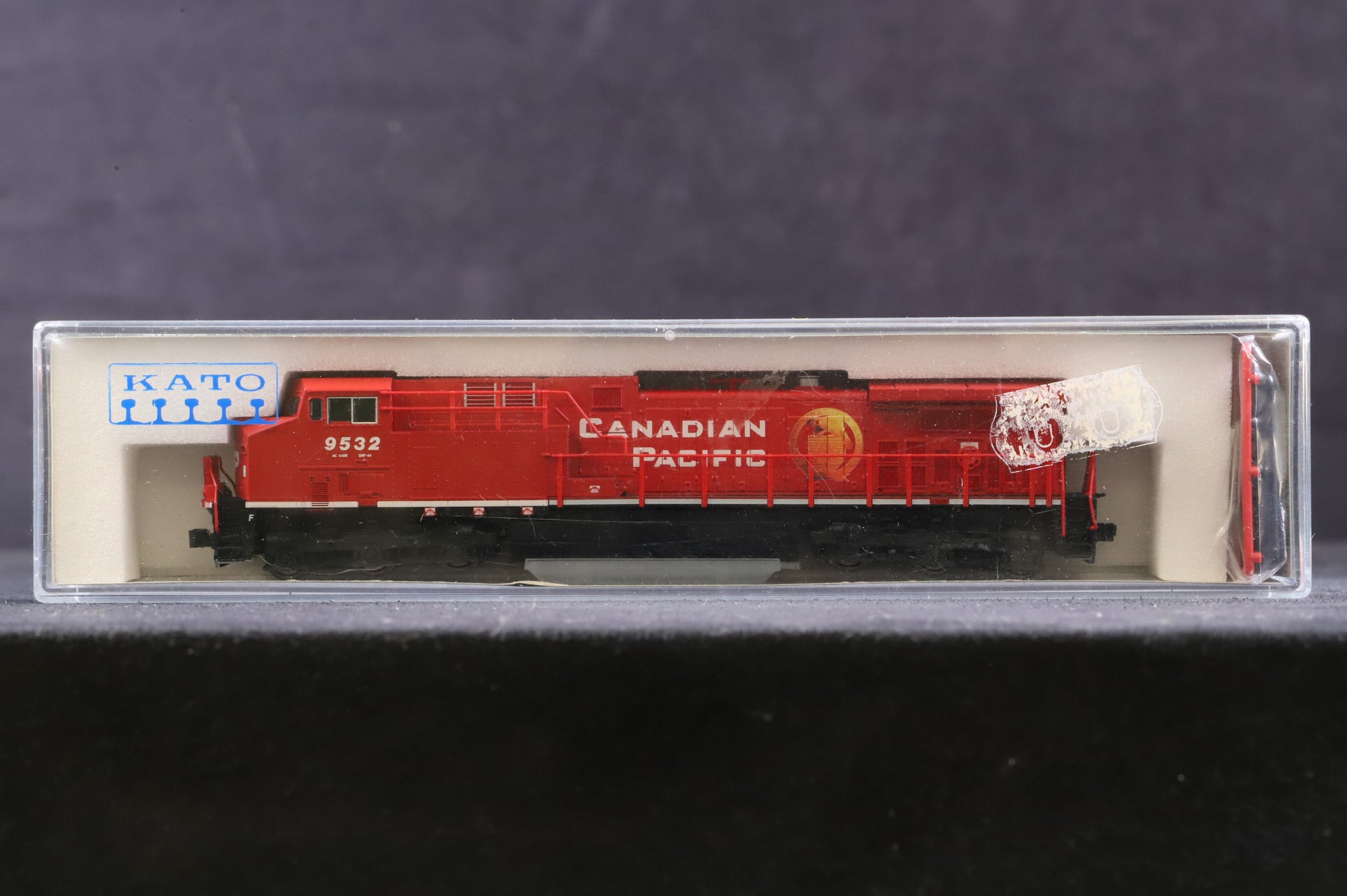 Kato N Gauge 176-7214 AC4400CW No.9532 in Canadian Pacific Red
