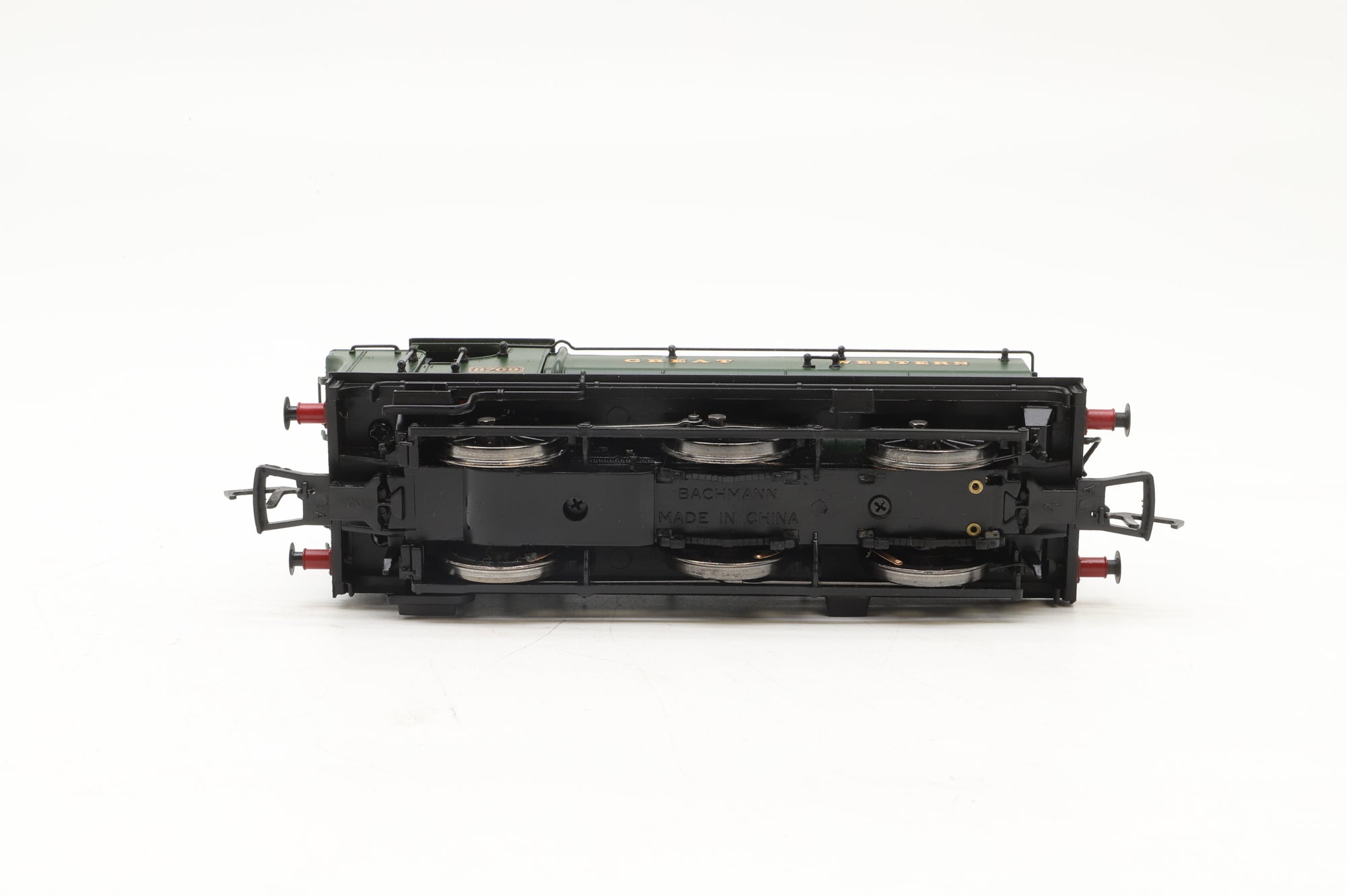 Bachmann OO 32-218 Class 57XX Pannier Tank 8709 in GWR Green