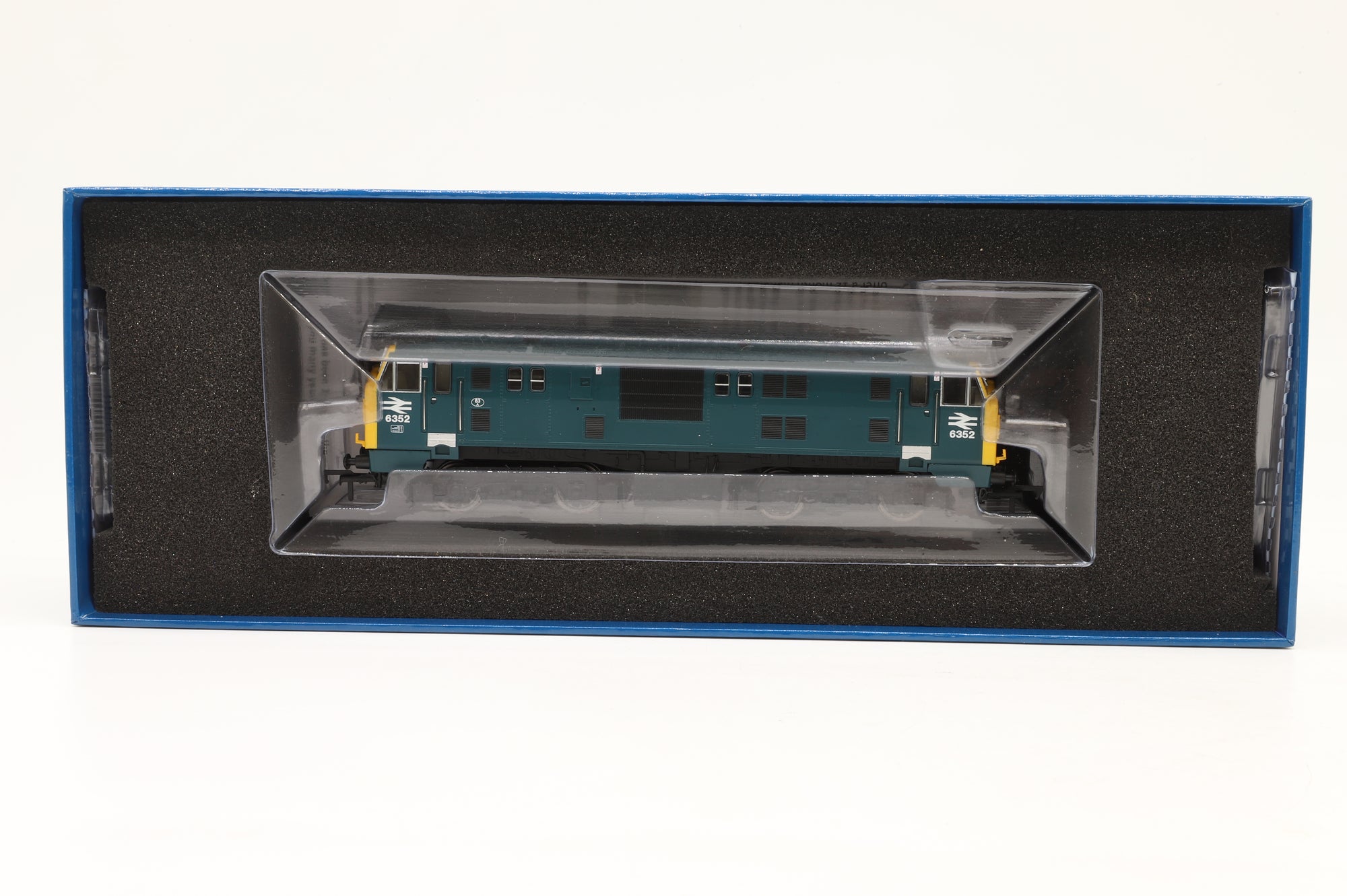 Dapol OO 4D-012-013 Class 22 6352 in BR Blue /SYPs