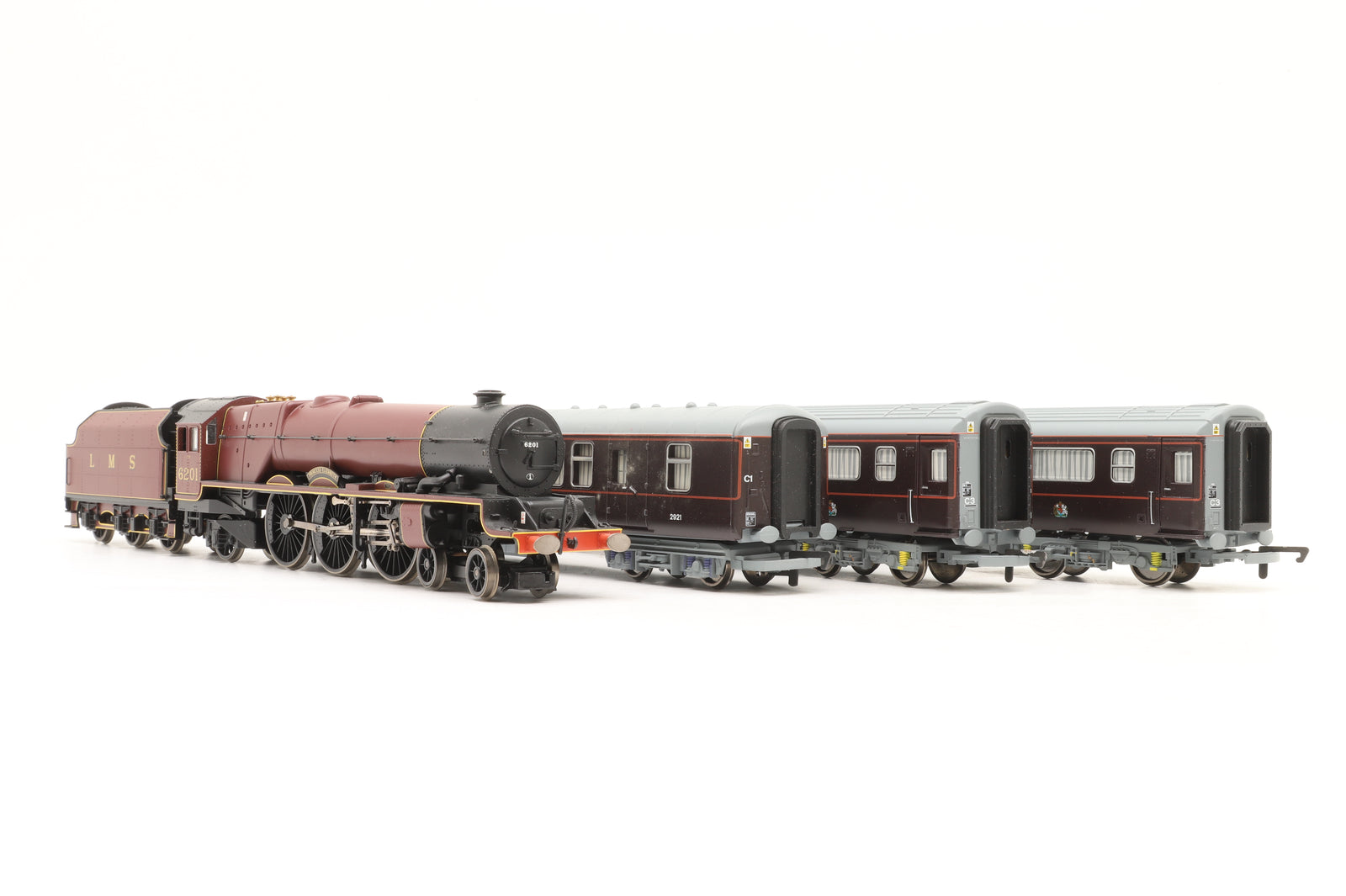 Hornby OO 'The Royal Train Set' LMS Class 7P 'Princess Elizabeth' '6201' & Three Royal Coaches