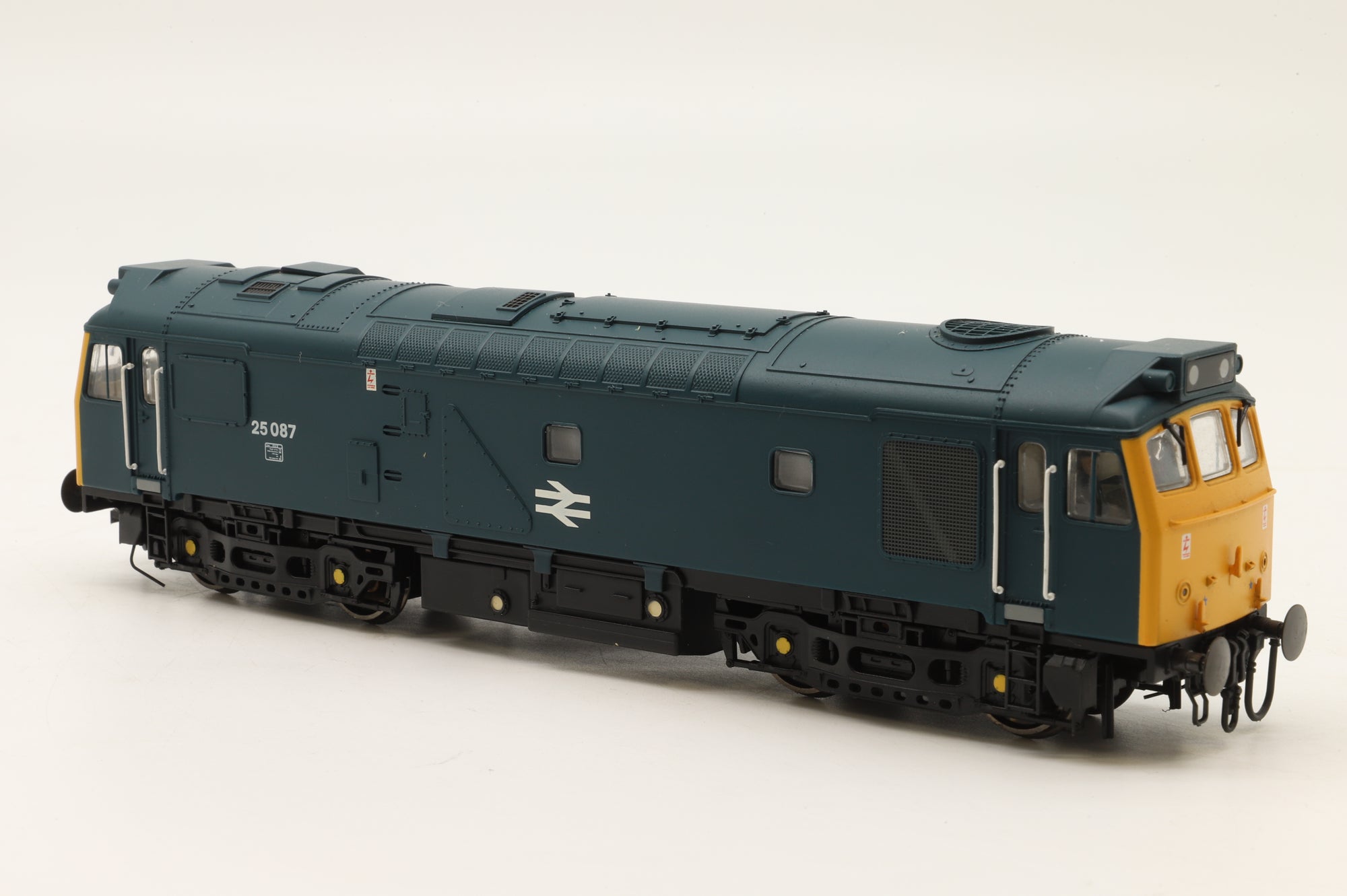 Bachmann OO Class 25 '25087' BR Blue