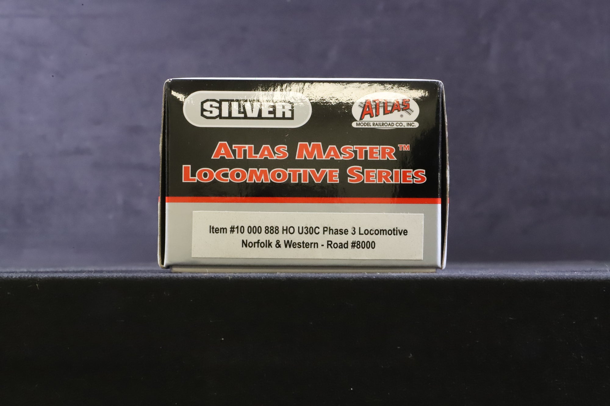 Atlas HO 10000888 U30C Phase 3 Loco No.8000 in Norfolk & Western Black