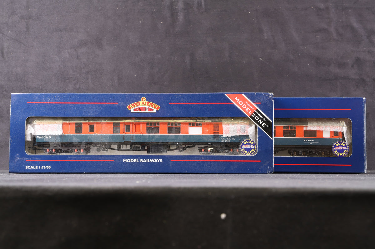 Bachmann OO 39-000V BR MK1 RTC Coach Set Inc. &#39;ADB975051&#39;, &#39;Test Car 5&#39;, &#39;RDB975136&#39; &amp; &#39;Laboratory 12 Acoustics Test Vehicle&#39;, BR Research Division Blue &amp; Red, Modelzone Excl.