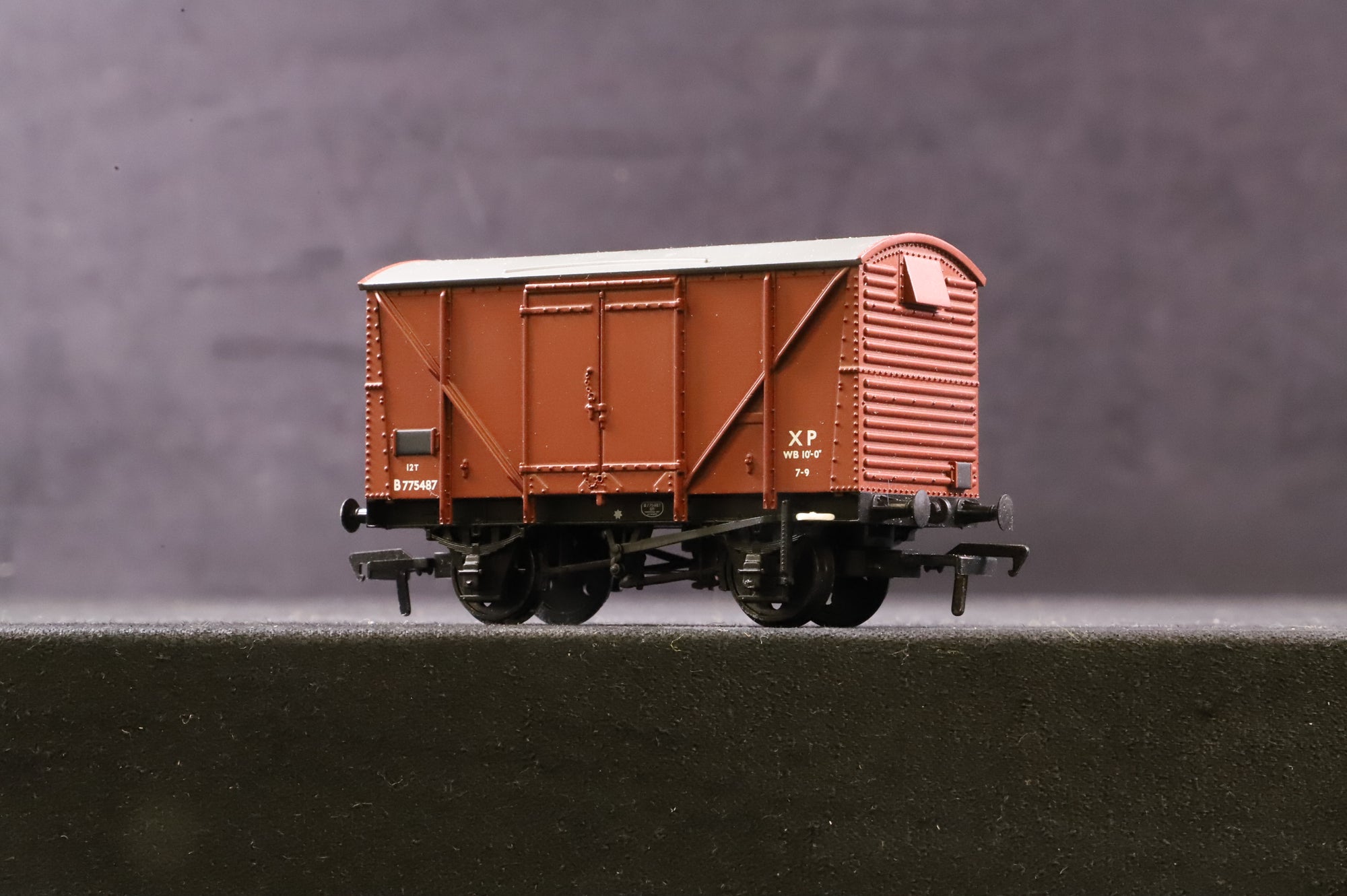Bachmann OO Rake Of 5 Mixed BR Bauxite Vans
