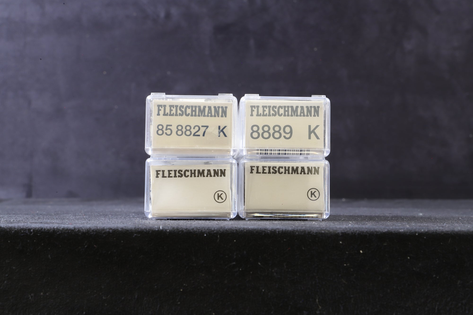 Fleischmann N Rake Of 4 Beer Box Vans Inc. 85 8827 & 8889