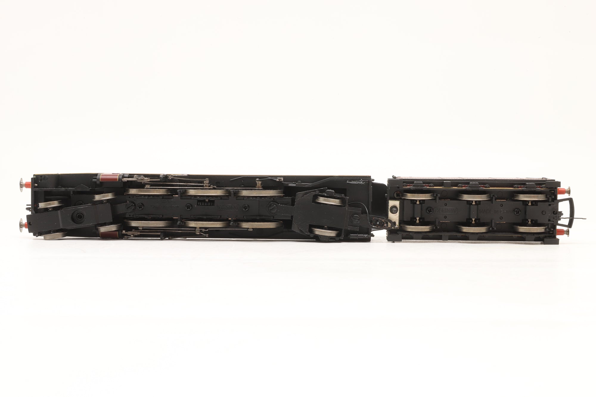 Hornby OO 'The Royal Train Set' LMS Class 7P 'Princess Elizabeth' '6201' & Three Royal Coaches