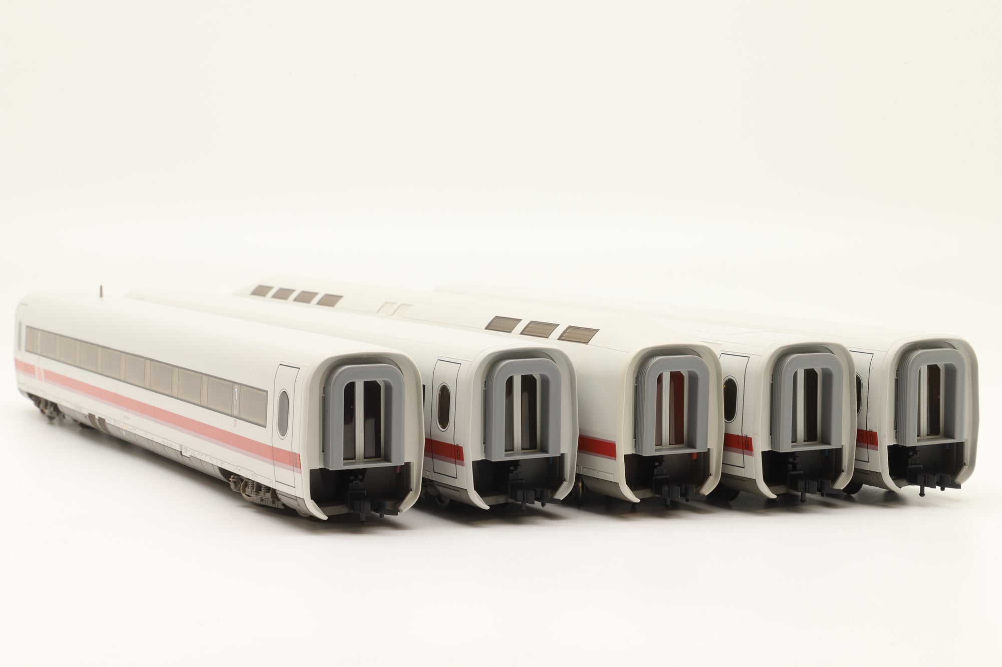 Fleischmann HO Rake Of 5 DB ICE Coaches Inc. 4449x2, 4448, 4441, 4444
