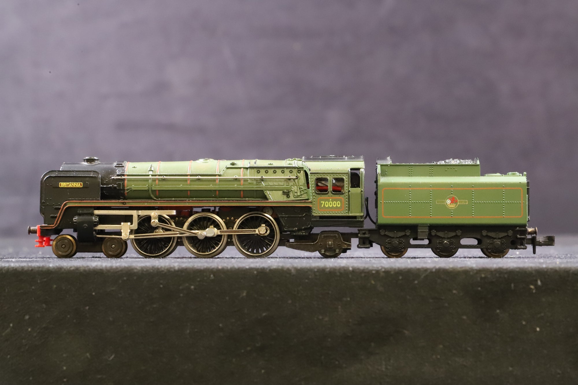 Hornby Minitrix N gauge 203 Standard Class 7 70000 'Britannia' in Lined BR Green w/ Late Crests