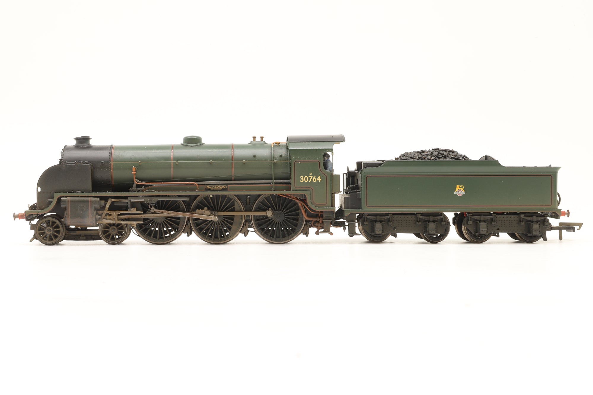 WORKSHOP Hornby OO R2581 Class N15 30764 'Sir Gawain' in Lined BR Green w/ Early Crests – DCC Sound & Weathered