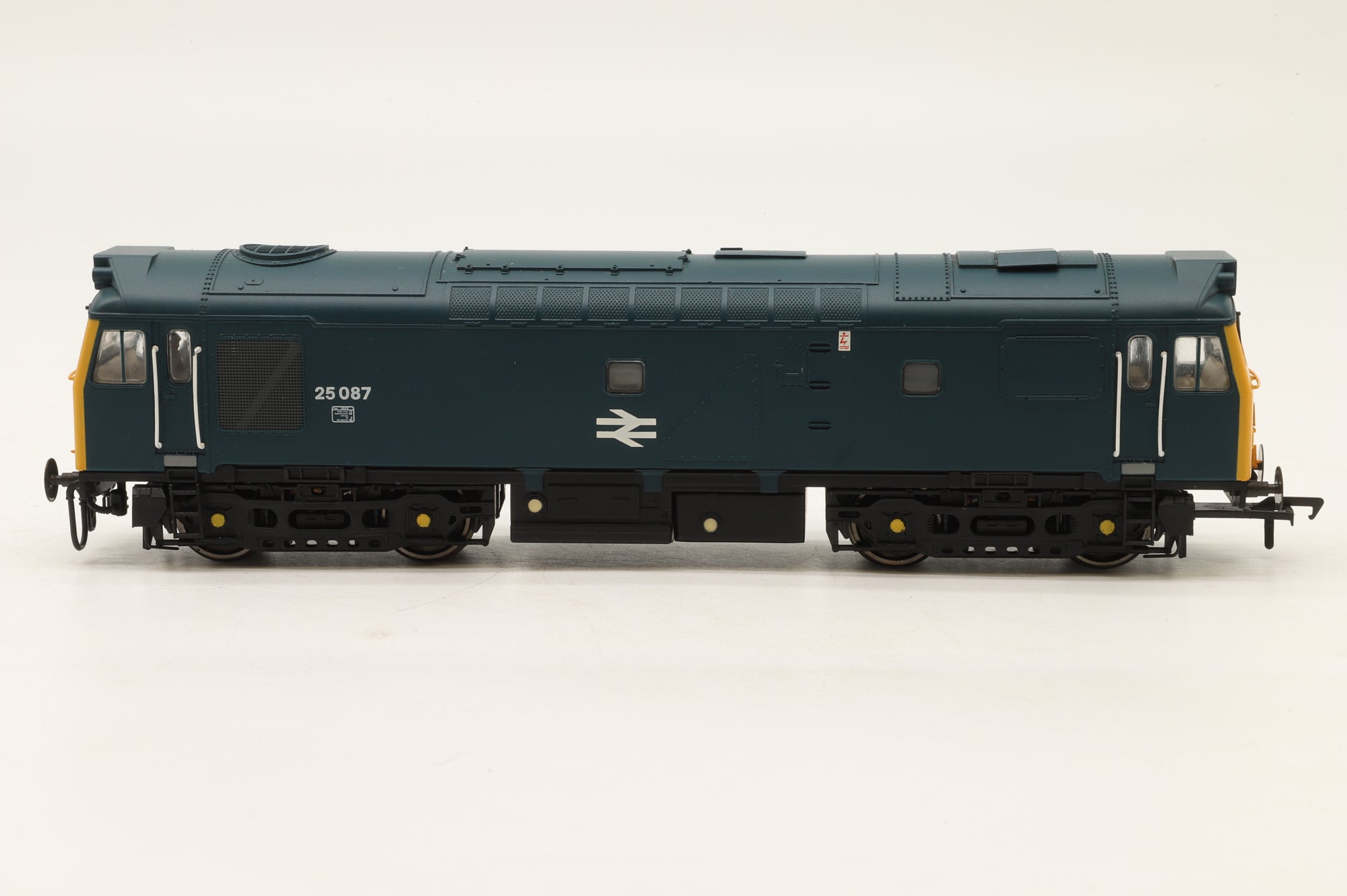 Bachmann OO Class 25 '25087' BR Blue