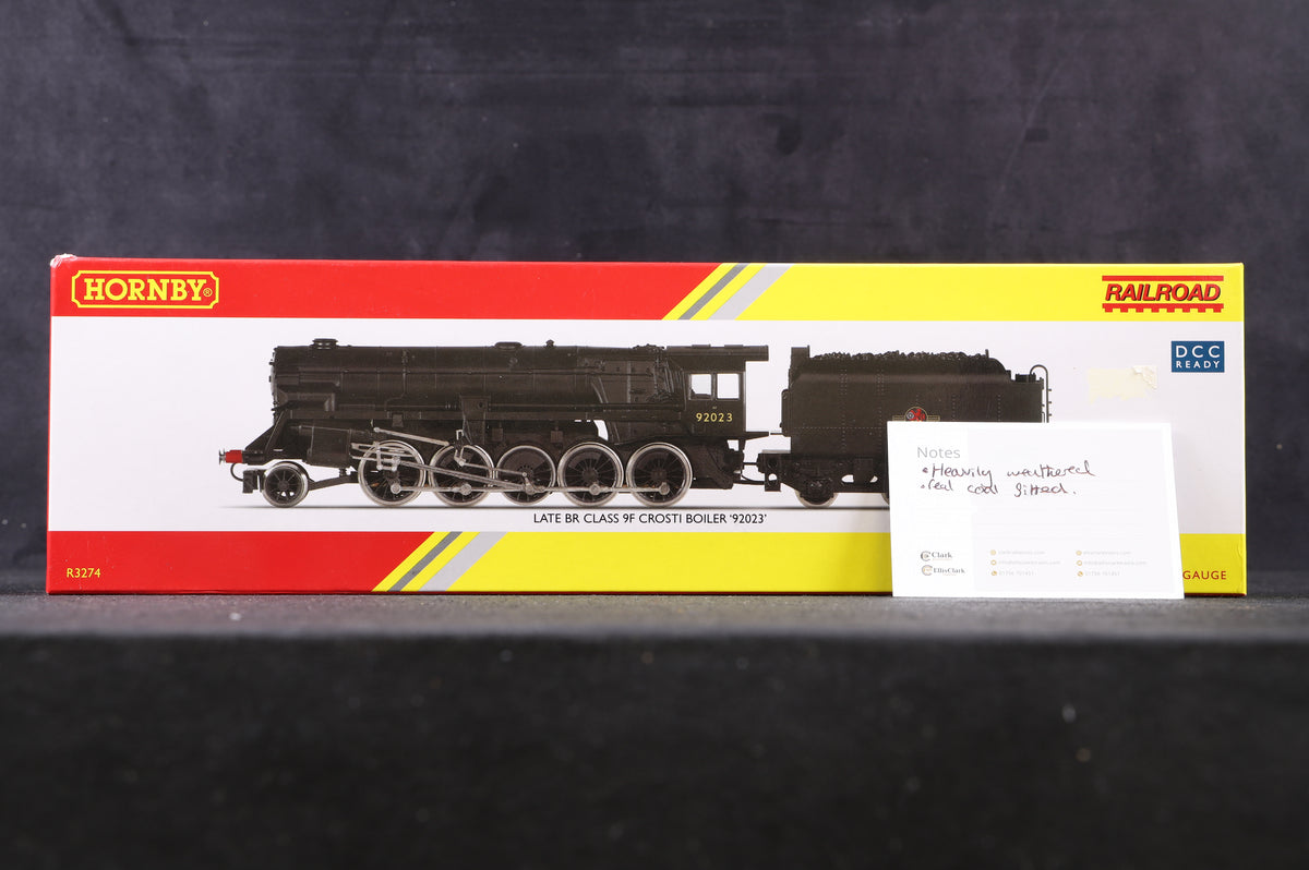 Hornby Railroad OO R3274 Class 9F Crosti Boiler &#39;92023&#39; BR Plain Black L/C, Weathered