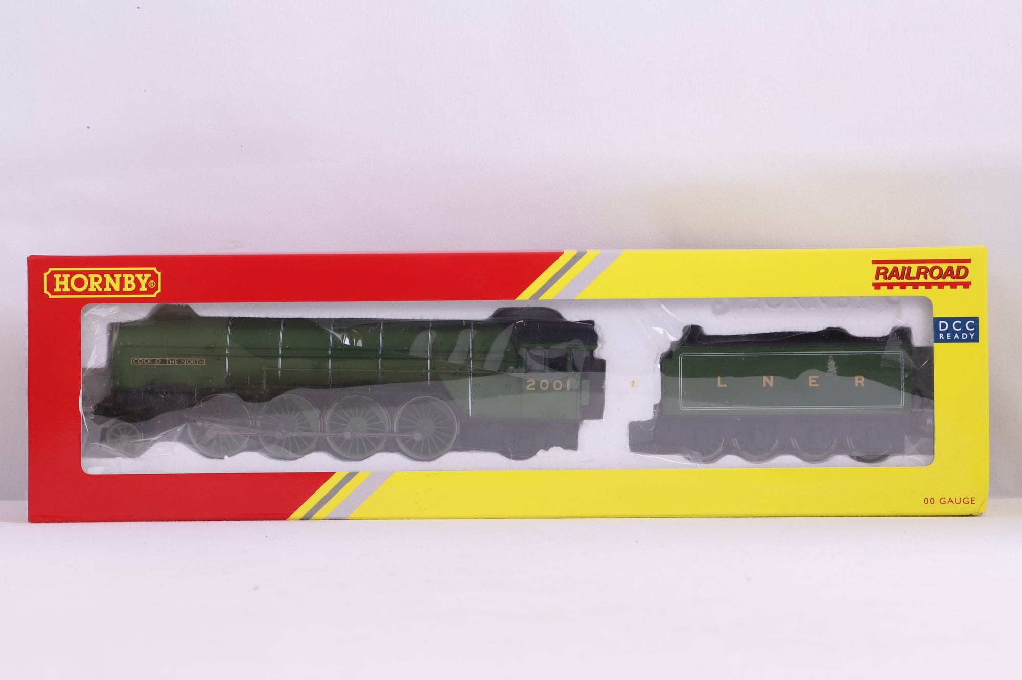 Hornby Railroad OO R3171 Class P2 '2001' 'Cock O' The North' LNER Green