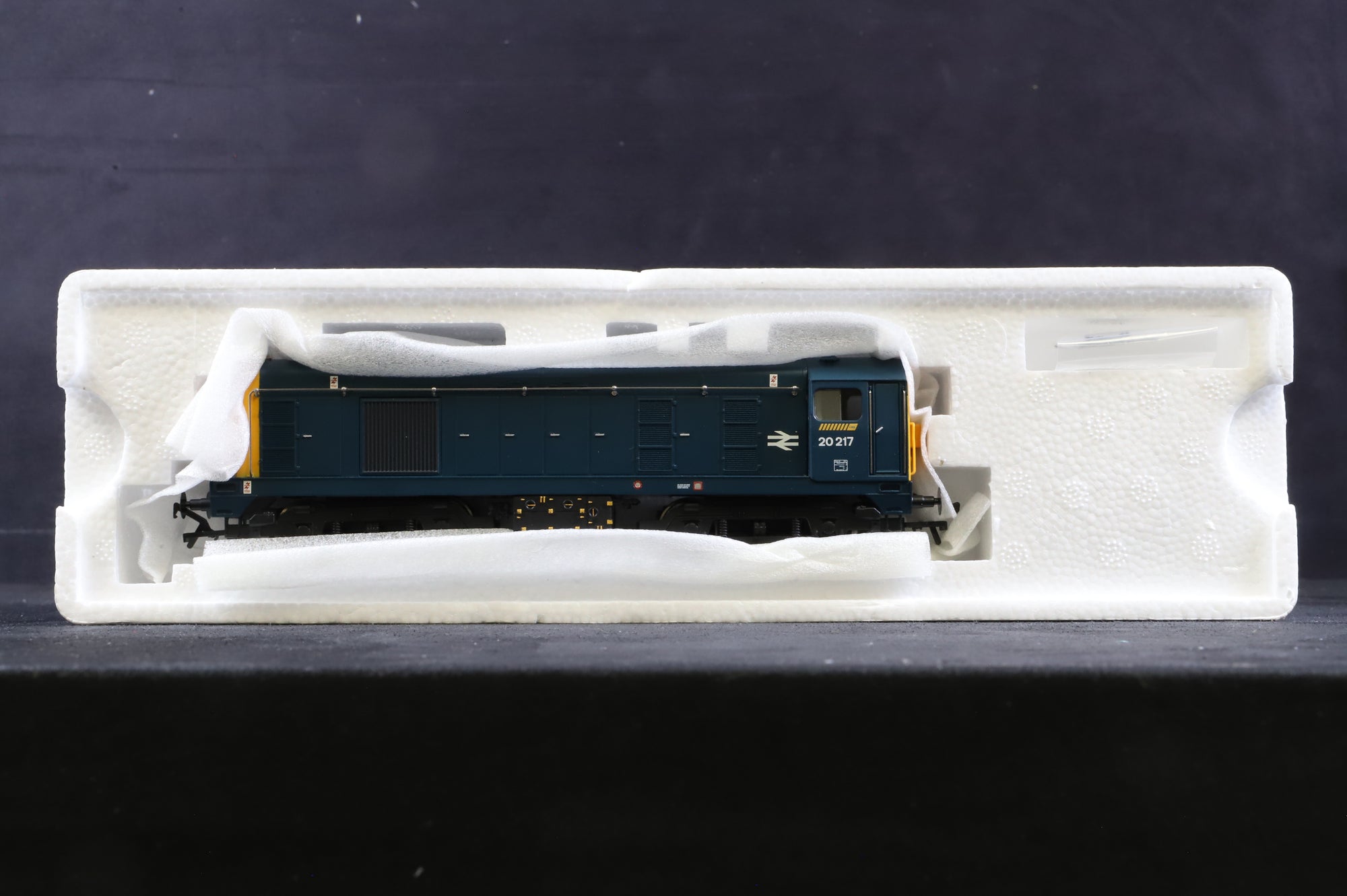 Bachmann OO 32-026A Class 20 '20217' Diesel Locomotive BR Blue With Indicator Boxes