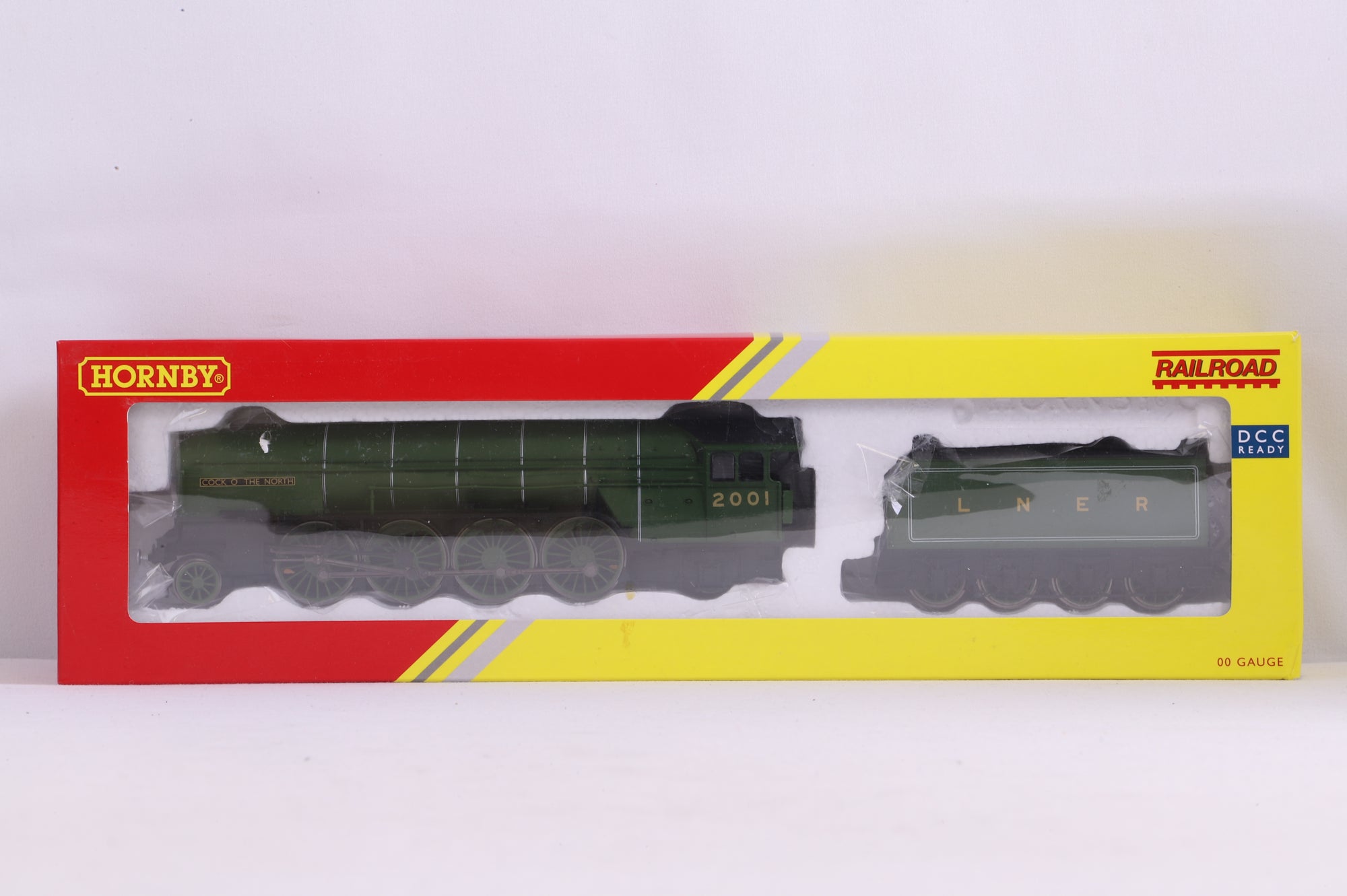 Hornby Railroad OO R3171 Class P2 '2001' 'Cock O' The North' LNER Green