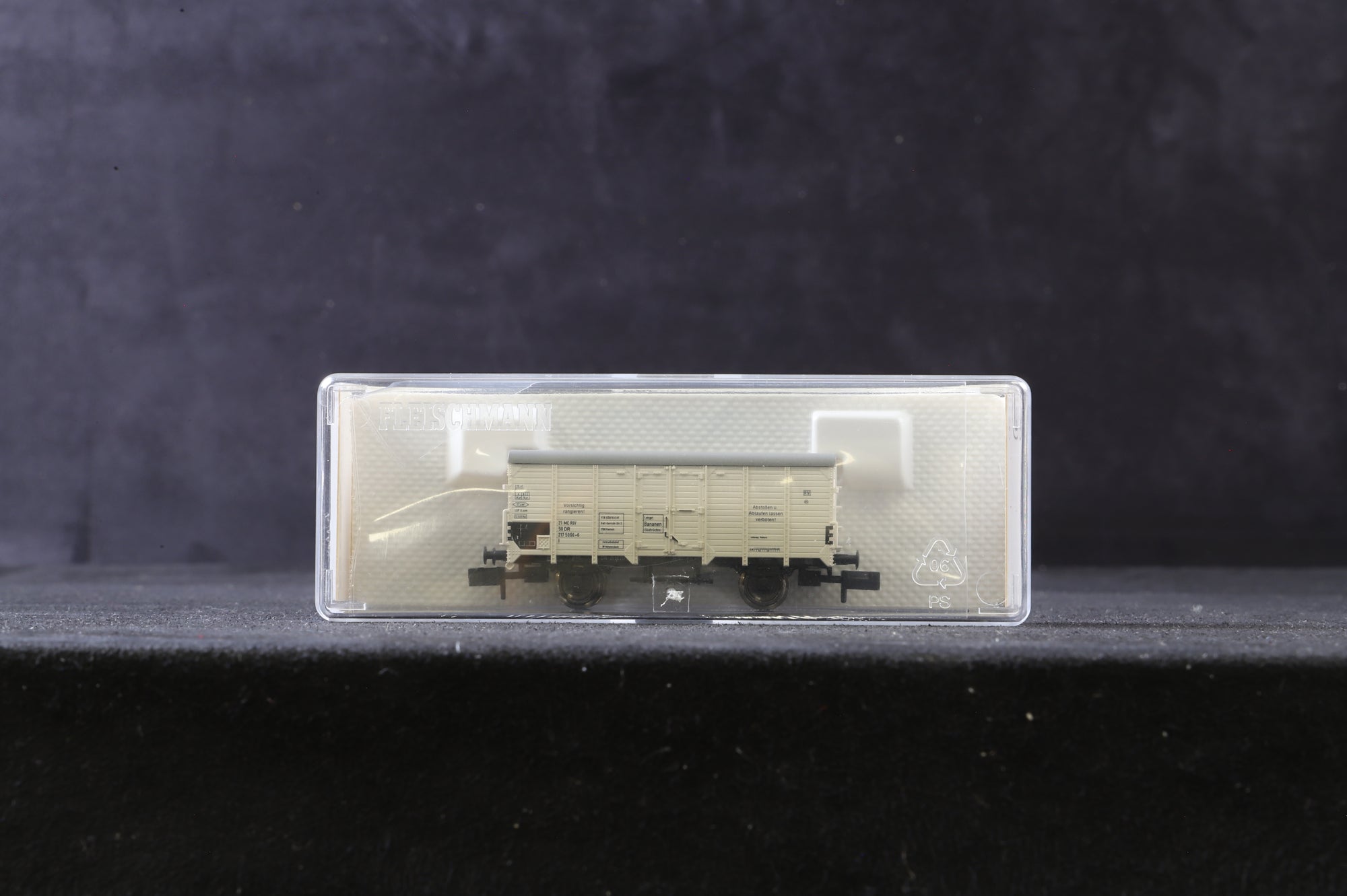 Fleischmann N Rake Of 4 Beer Box Vans Inc. 85 8827 & 8889