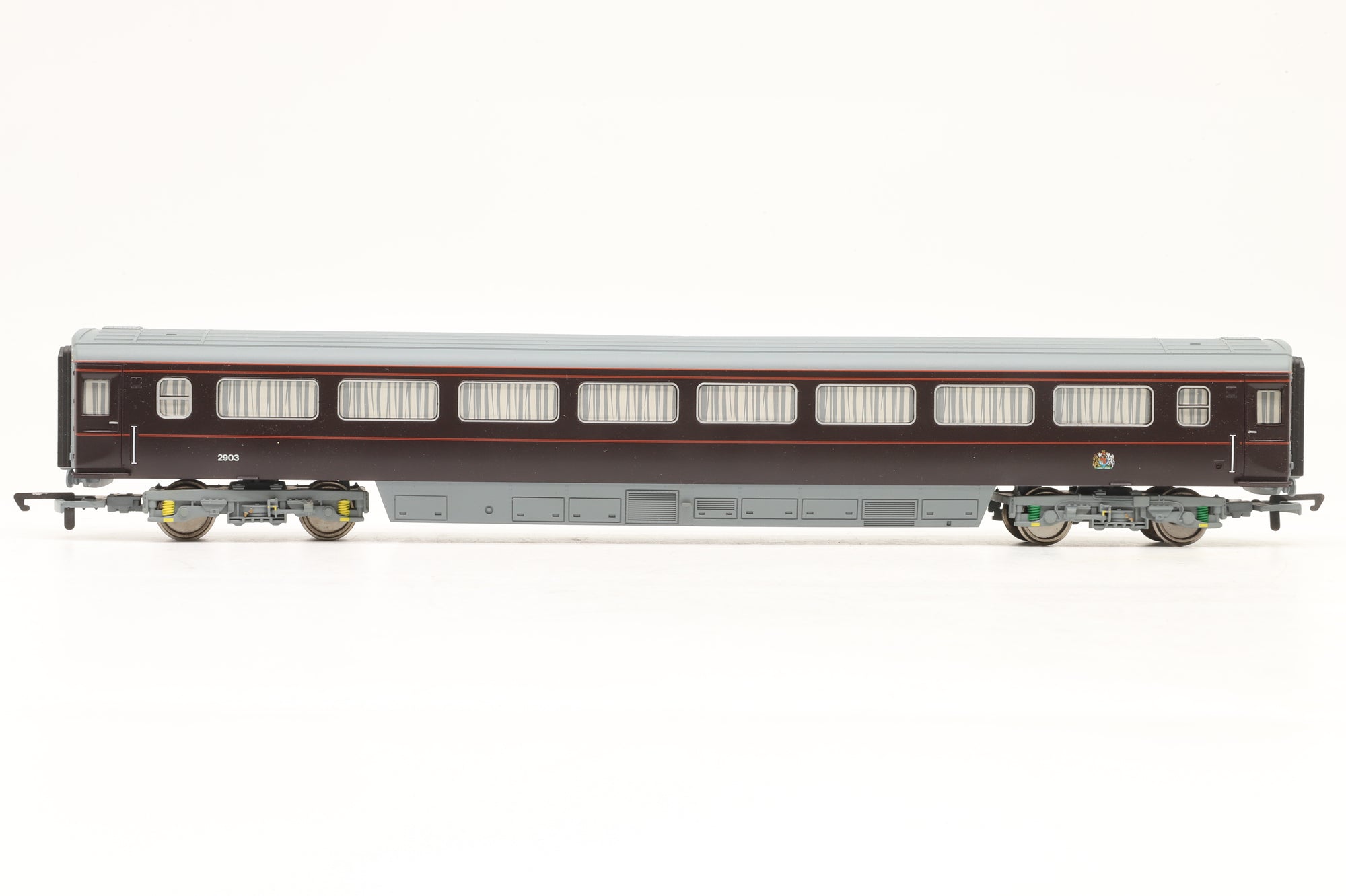 Hornby OO 'The Royal Train Set' LMS Class 7P 'Princess Elizabeth' '6201' & Three Royal Coaches