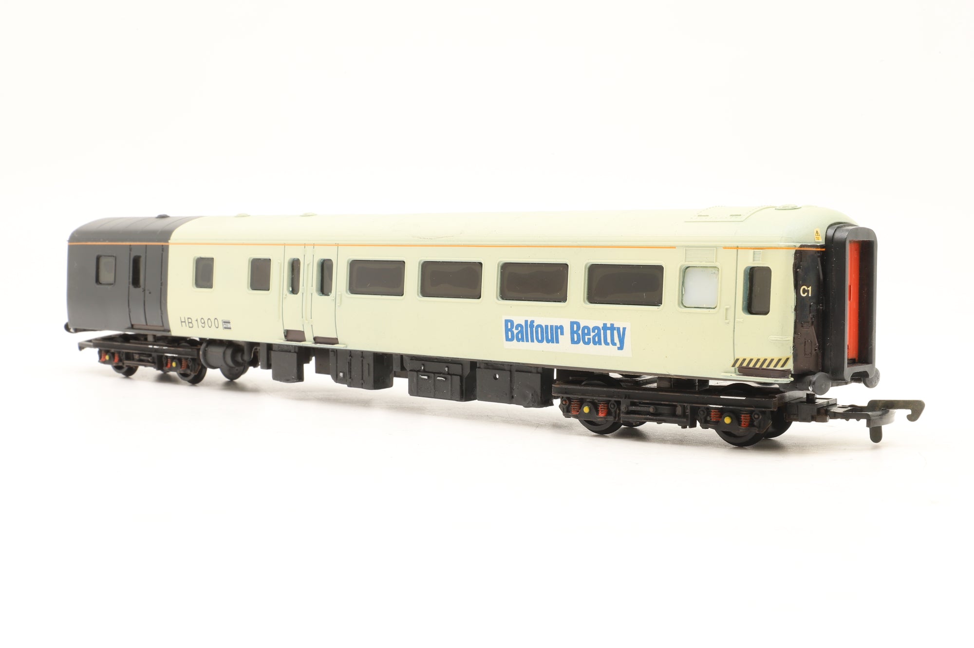 Custom OO Mk2F BSO HB1900 in Balfour Beatty Livery