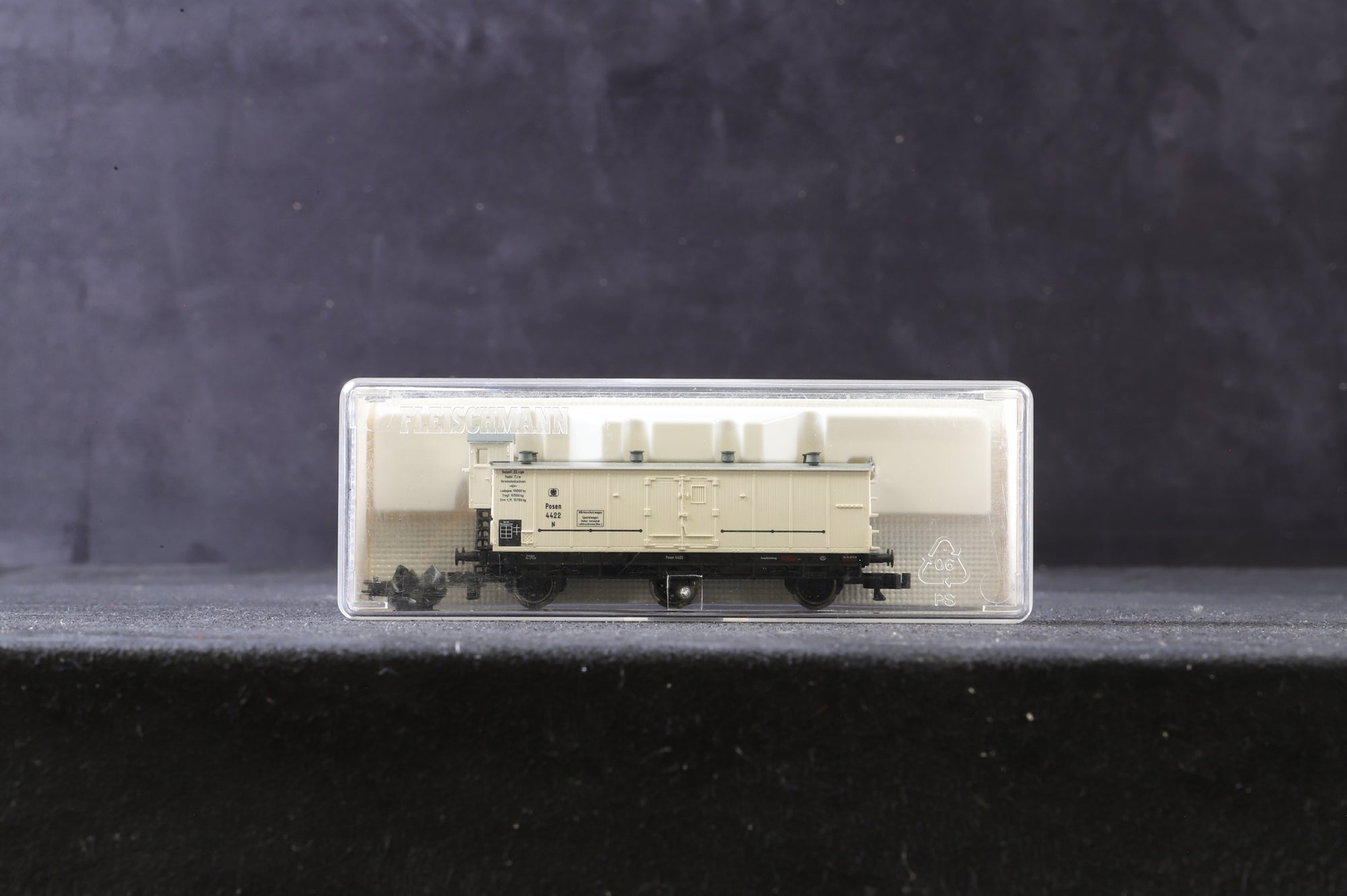 Fleischmann N Rake Of 4 Beer Box Vans Inc. 85 8827 & 8889