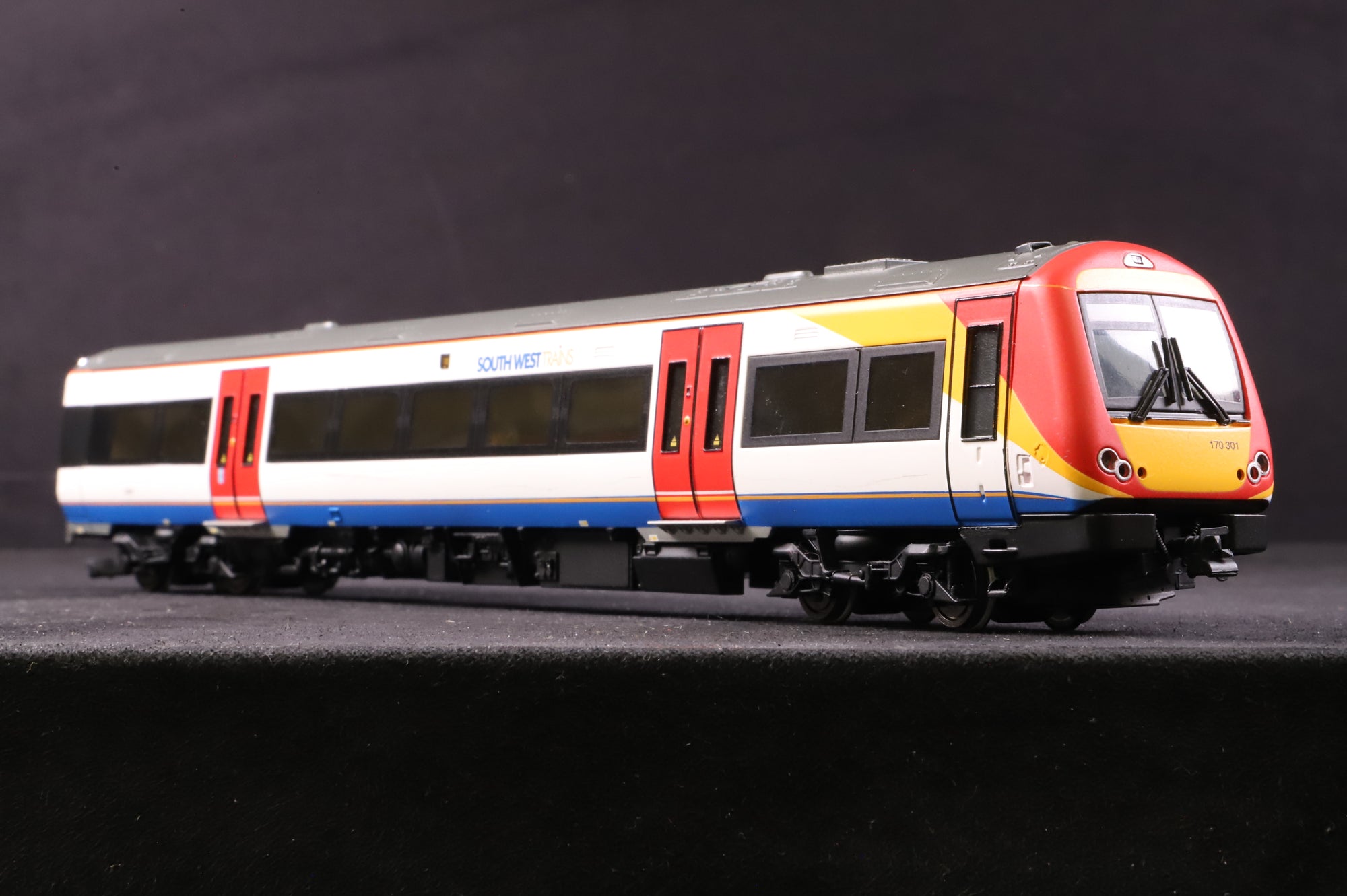 Bachmann OO 32-452 Class 170/4 Turbostar 2 Car DMU in Southewest Trains Livery