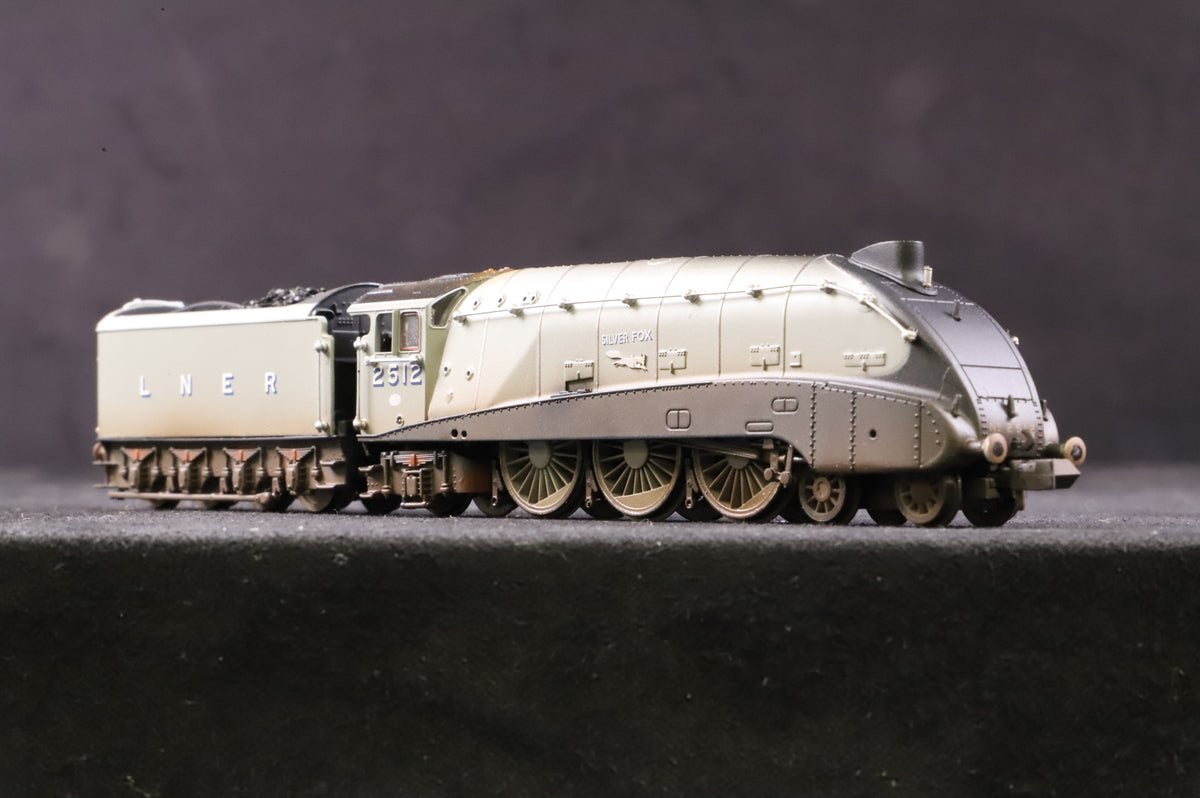 Dapol N 2S-008-011 Class A4 &#39;2512&#39; &#39;Silver Fox&#39; Silver/ Grey Livery TMC Weathered