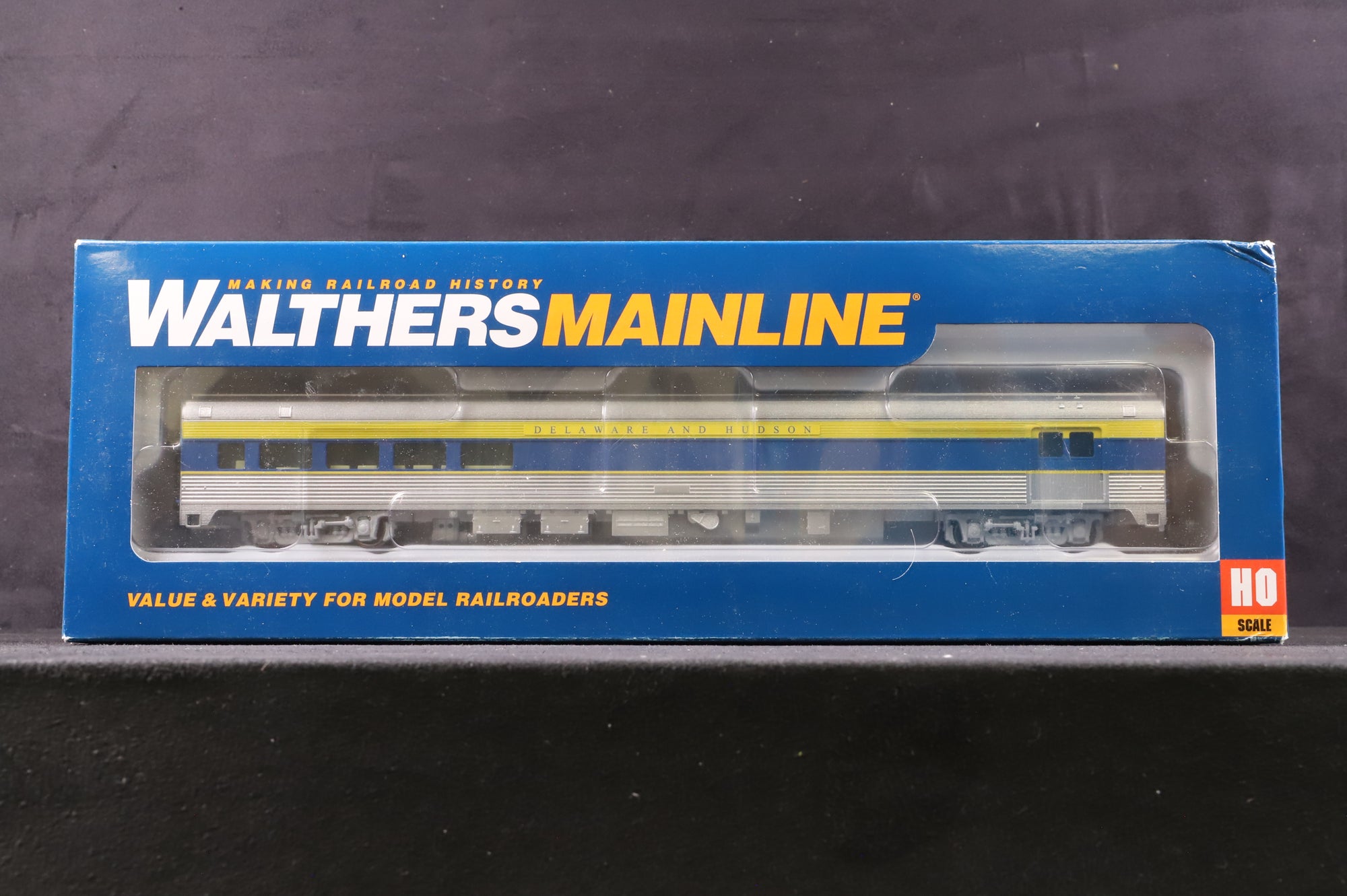 Walthers HO Rake Of 6 Delaware & Hudson 85' Budd Coaches