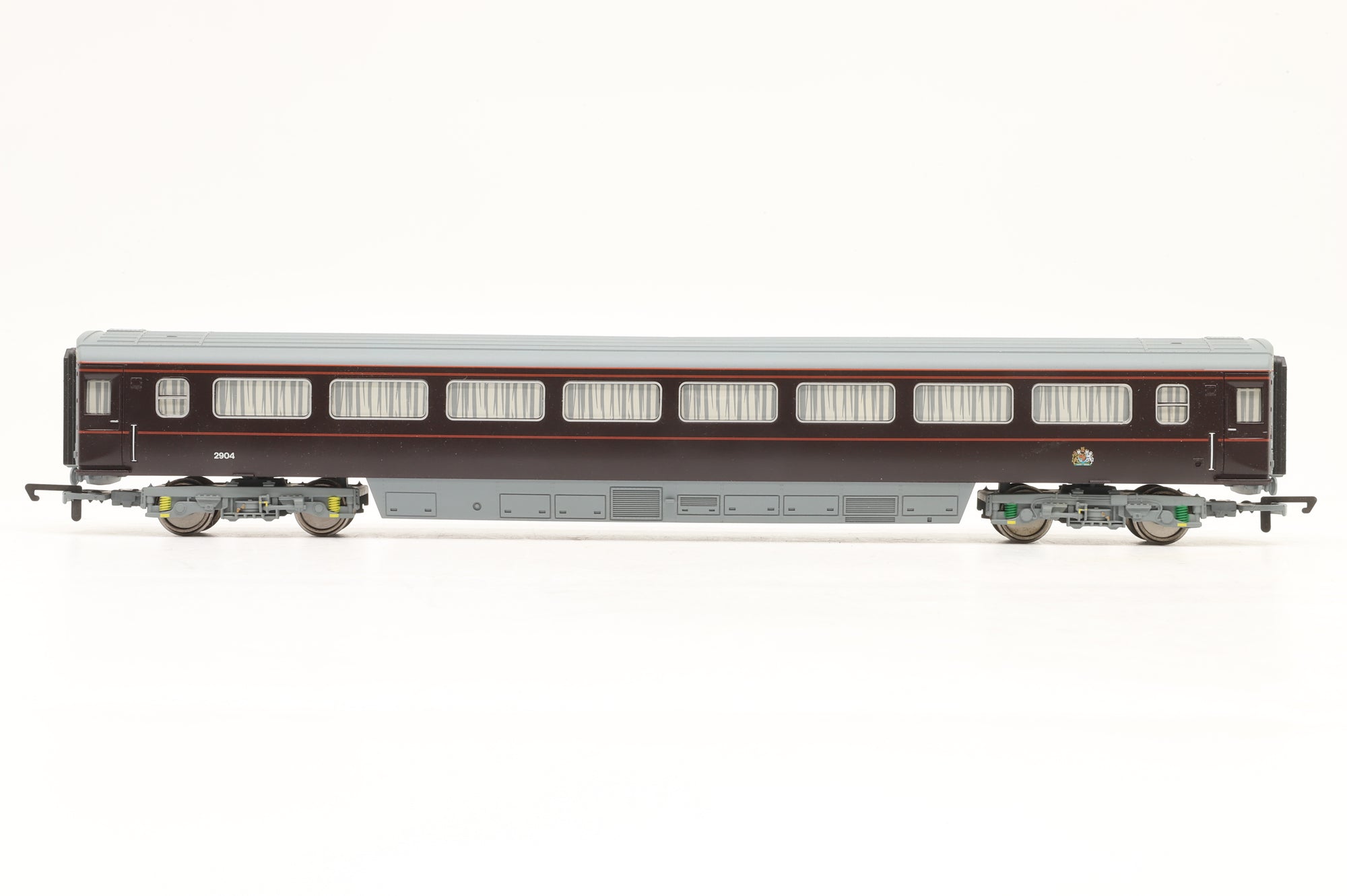 Hornby OO 'The Royal Train Set' LMS Class 7P 'Princess Elizabeth' '6201' & Three Royal Coaches