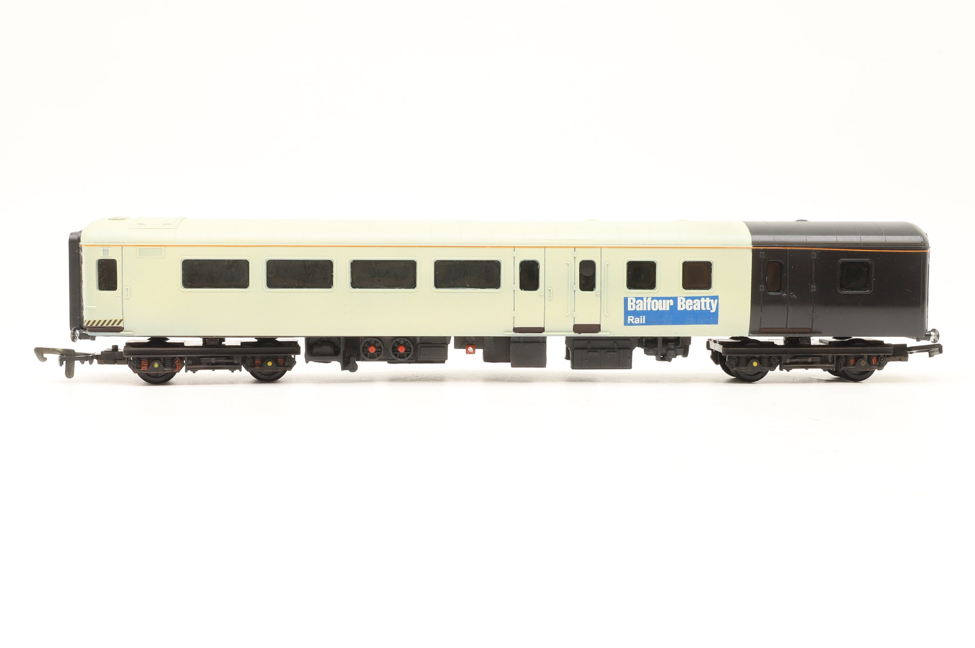 Custom OO Mk2F BSO HB1900 in Balfour Beatty Livery
