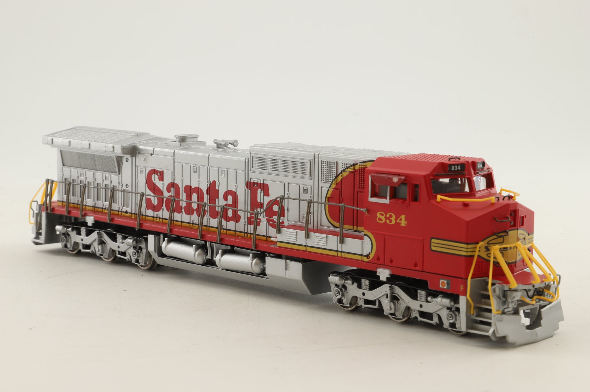 Spectrum HO 86006 GE Dash 8-40CW Wide Cab Diesel '834' Santa Fe