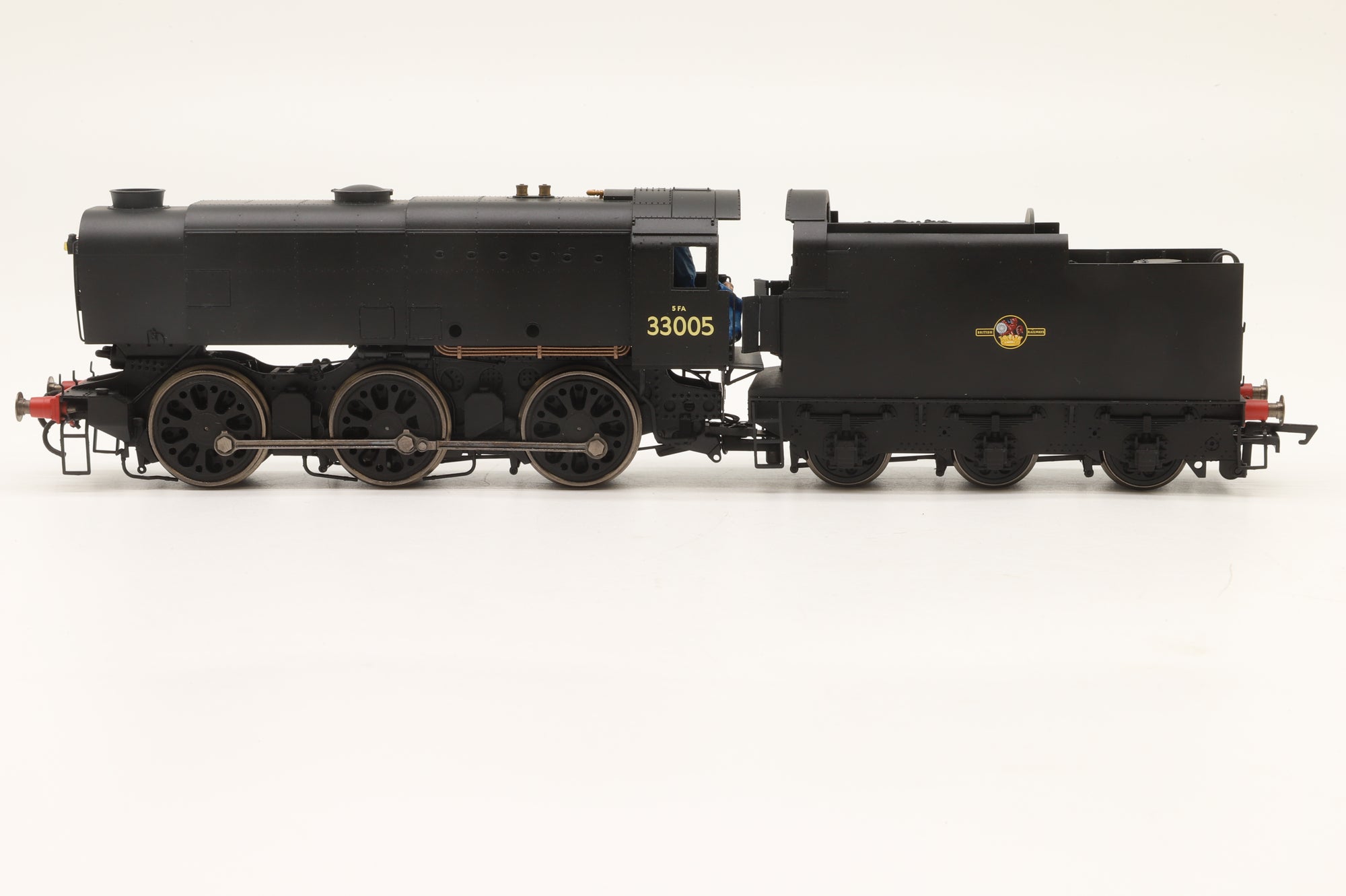 Hornby OO R3011 Class Q1 33005 in BR Black w/ Late Crests - DCC Sound