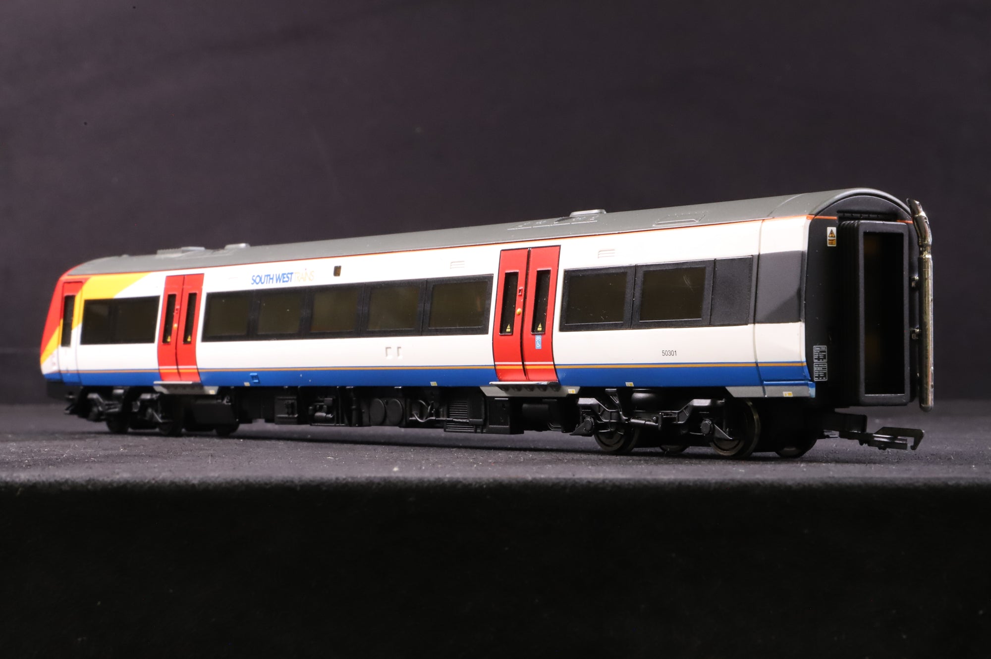 Bachmann OO 32-452 Class 170/4 Turbostar 2 Car DMU in Southewest Trains Livery