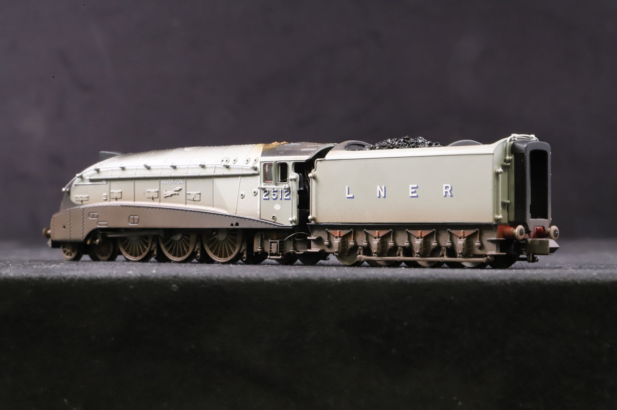 Dapol N 2S-008-011 Class A4 &#39;2512&#39; &#39;Silver Fox&#39; Silver/ Grey Livery TMC Weathered