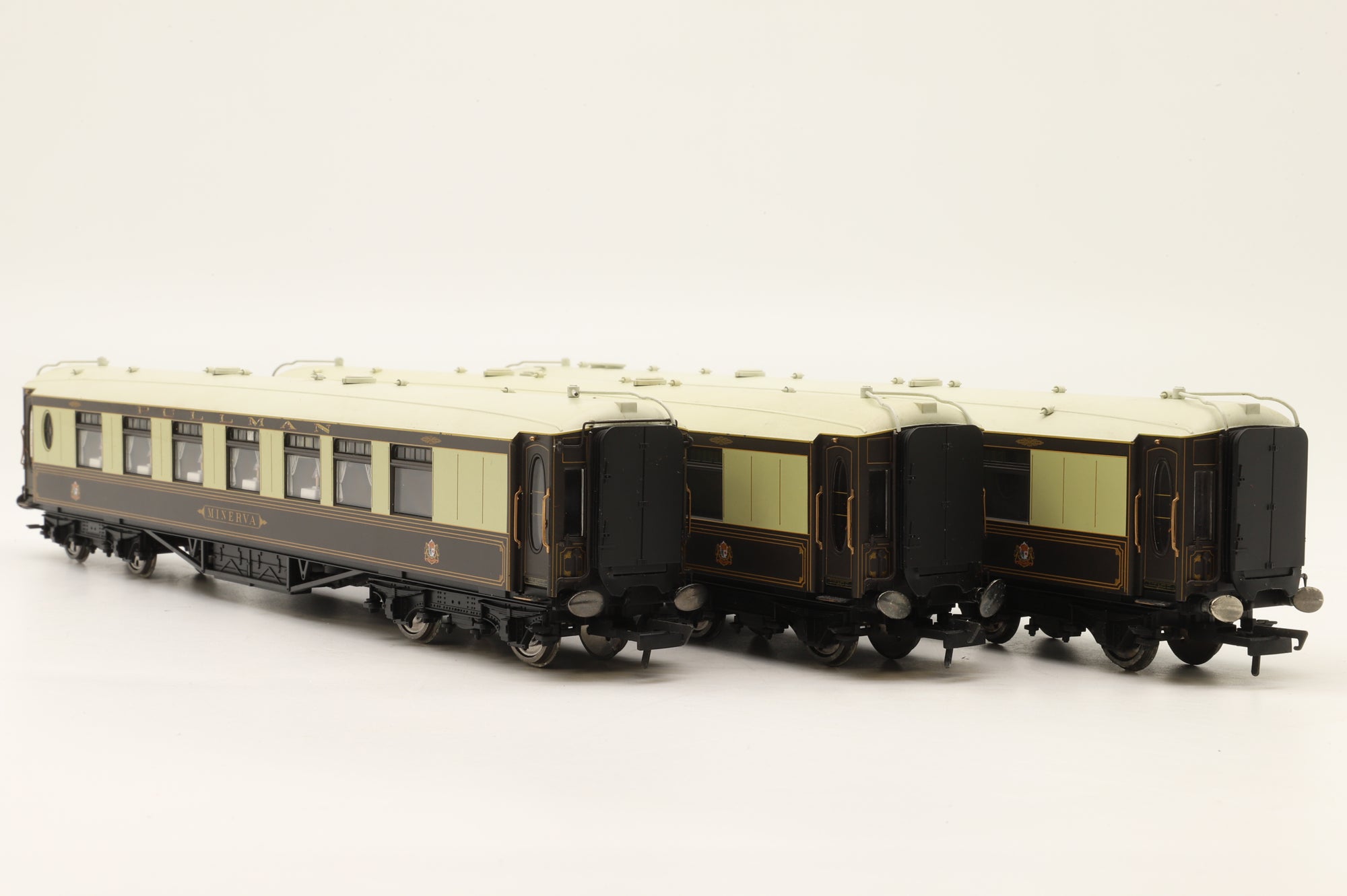 Hornby OO Set Of 3 Pullman Coaches 'Cygnus, Ibis & Minerva' Split From Set