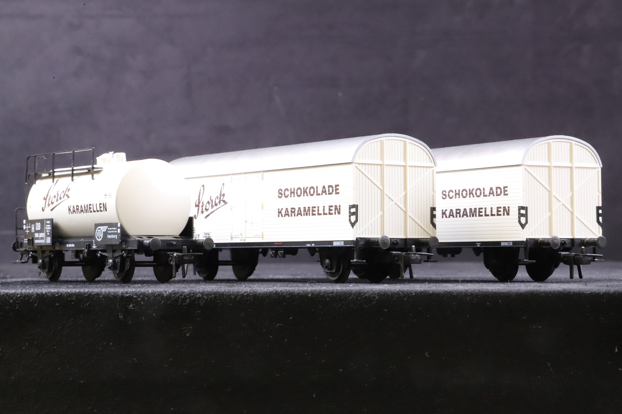 Klein Modellbahn HO Rake of 3 DB 'Storck' Wagons