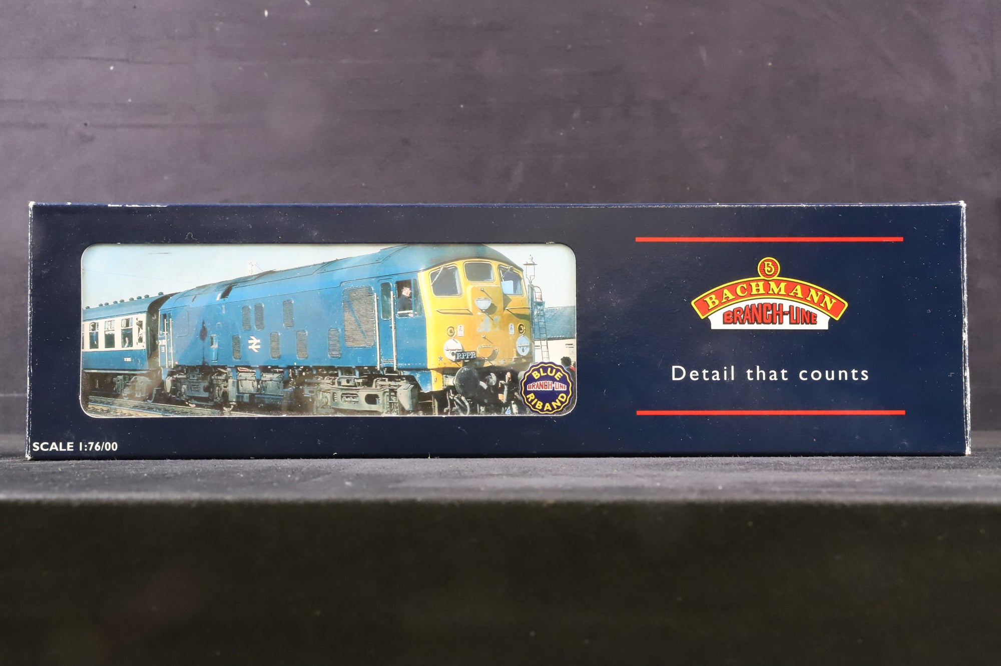 Bachmann OO 32-425 Class 24 '24081' Diesel Locomotive BR Blue