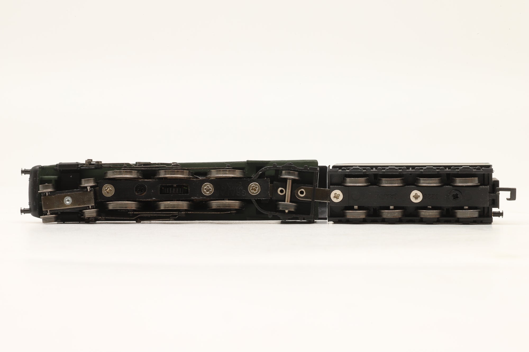 Graham Farish N 372-353 A4 '60027' 'Merlin' BR Green Late Crest